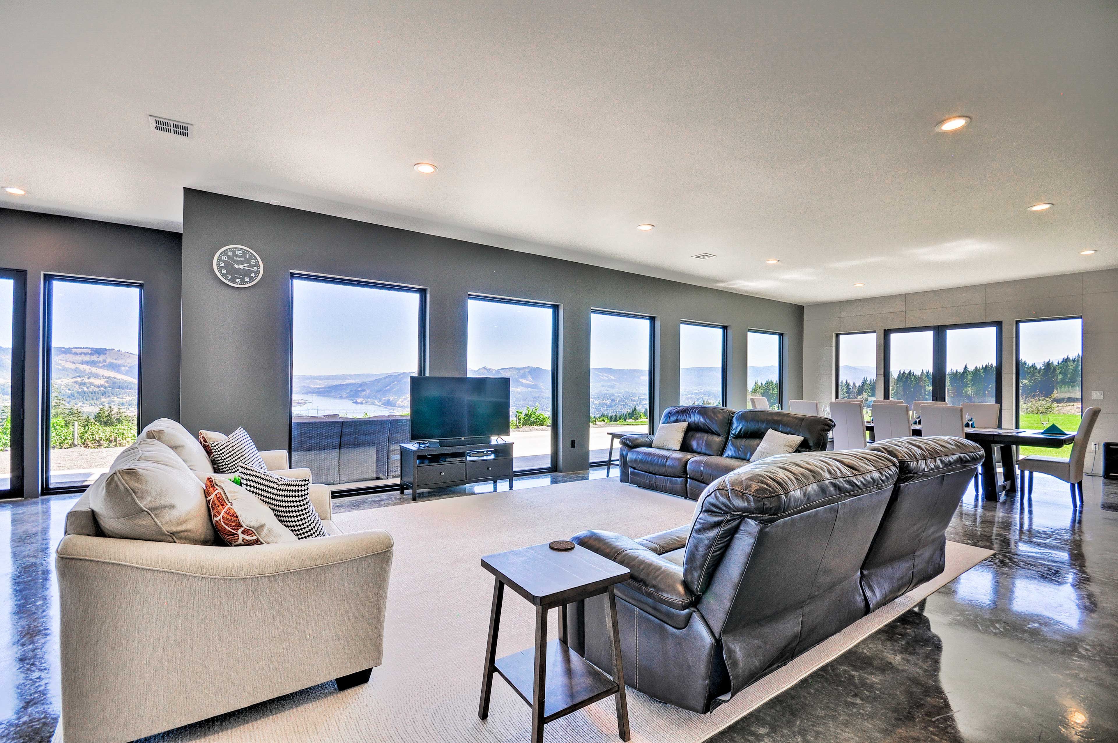 Living Room | Sleeper Sofa | Smart TV