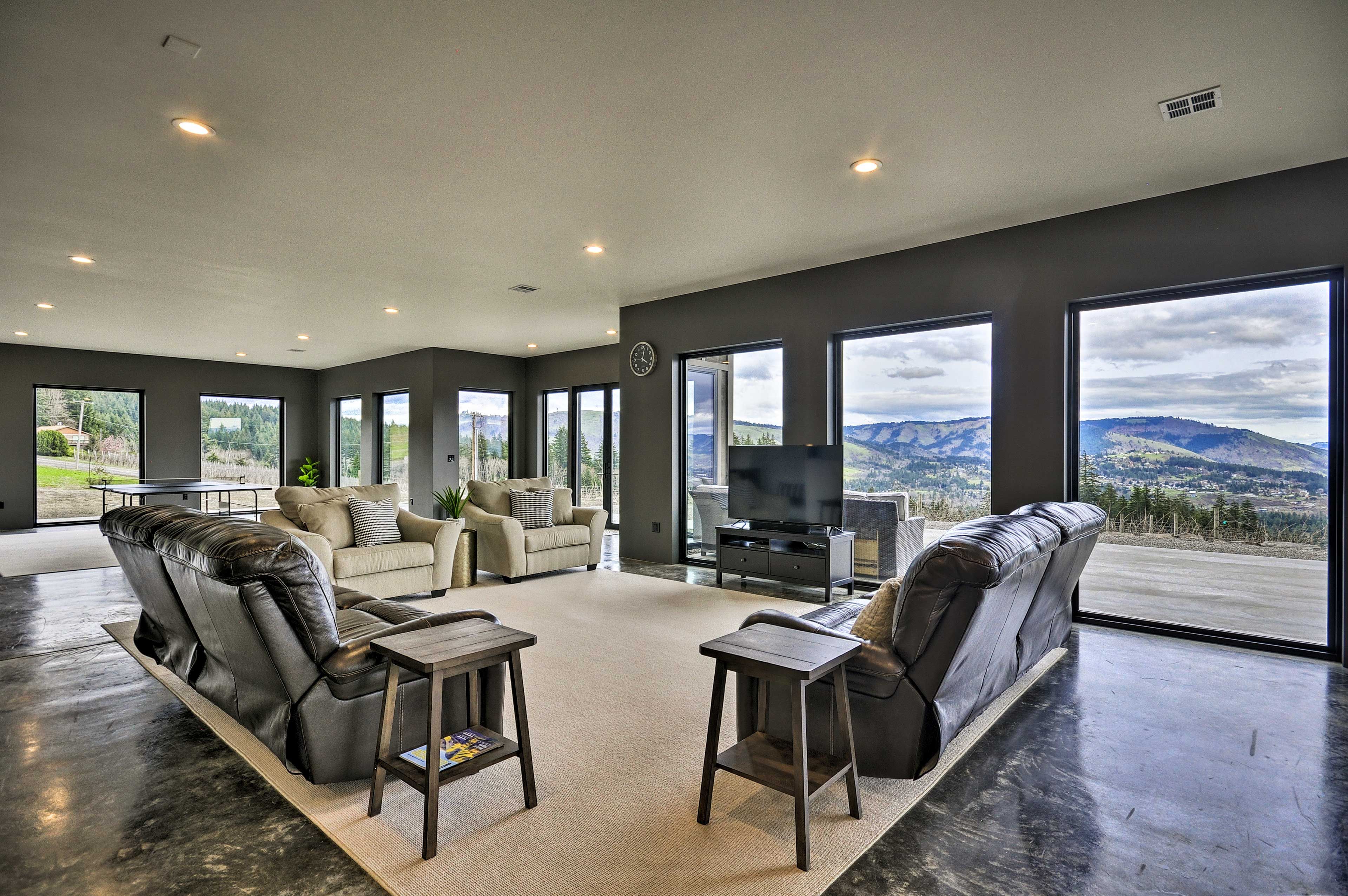 Underwood Vacation Rental | 4BR | 4BA | 4,588 Sq Ft | Step-Free Access