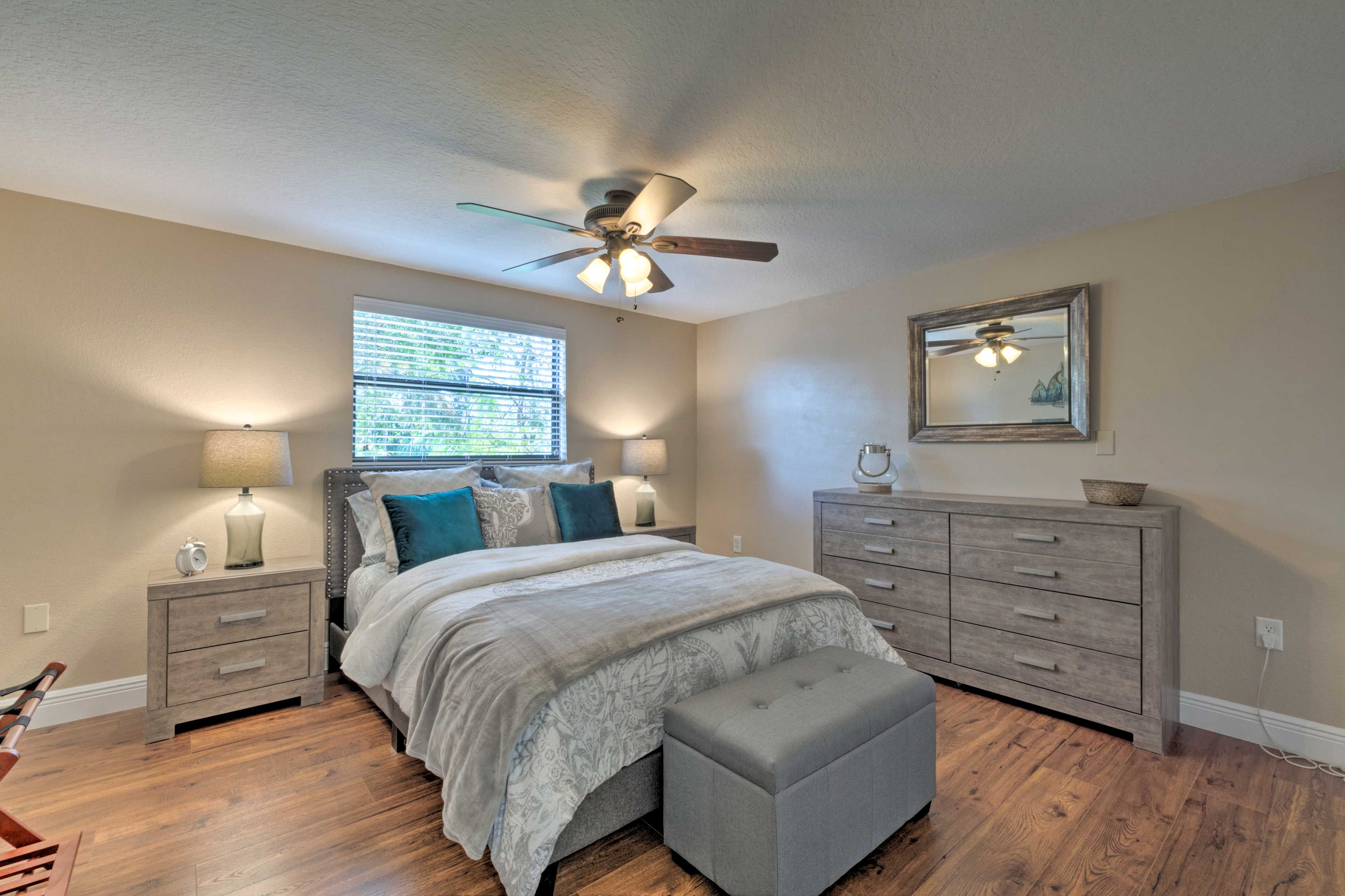 Bedroom 2 | Queen Bed