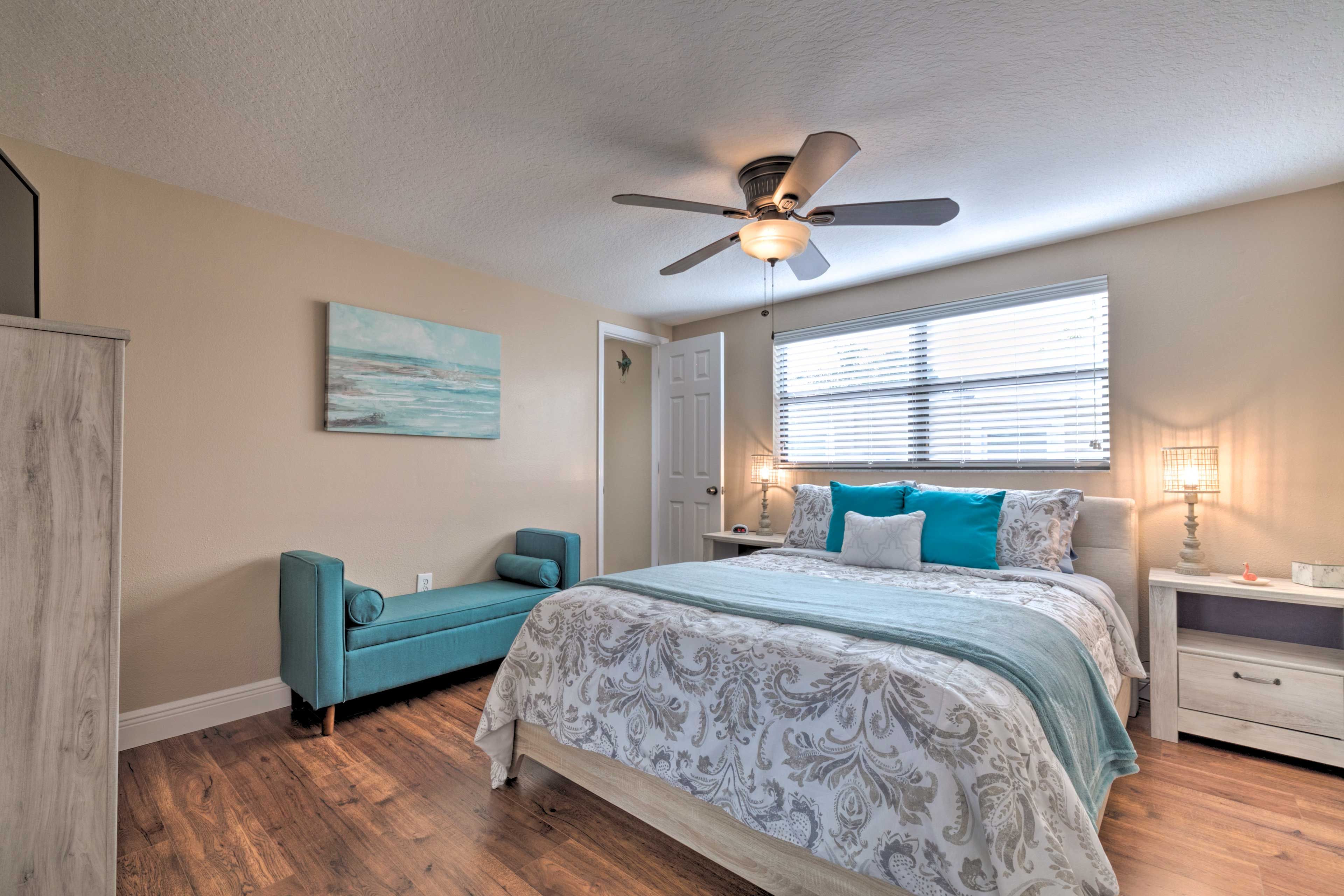 Bedroom 1 | Queen Bed