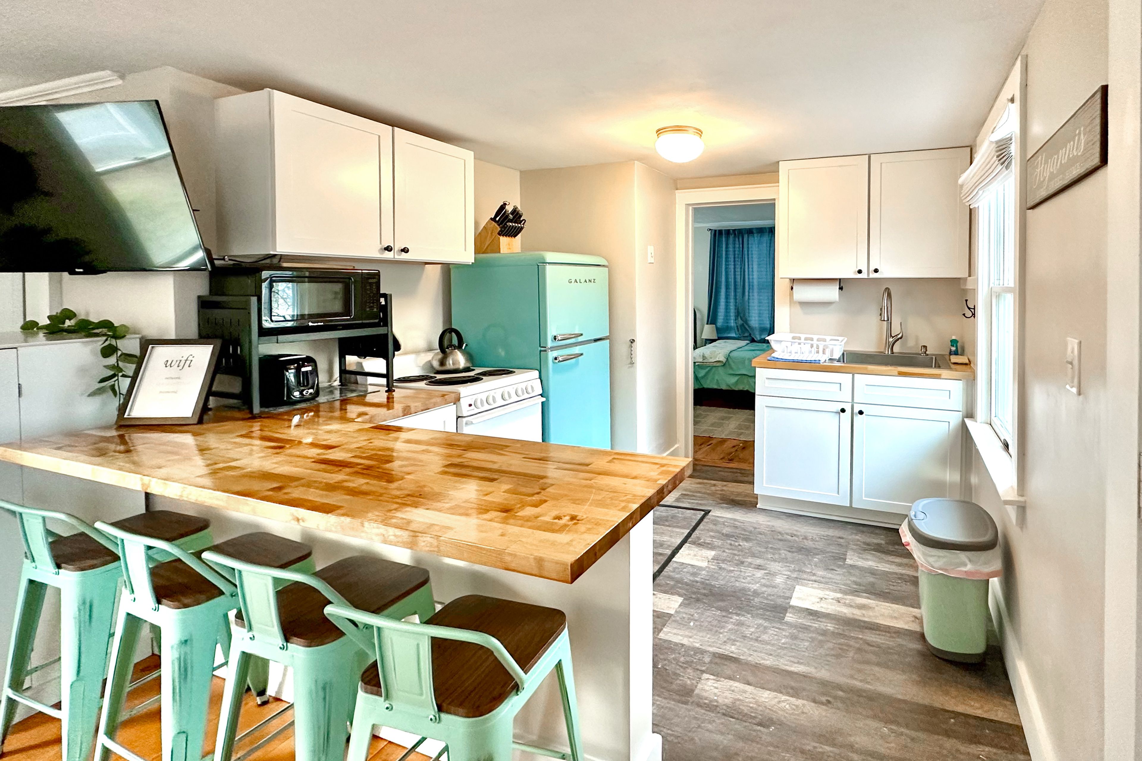 Kitchen | Cooking Basics | Breakfast Bar