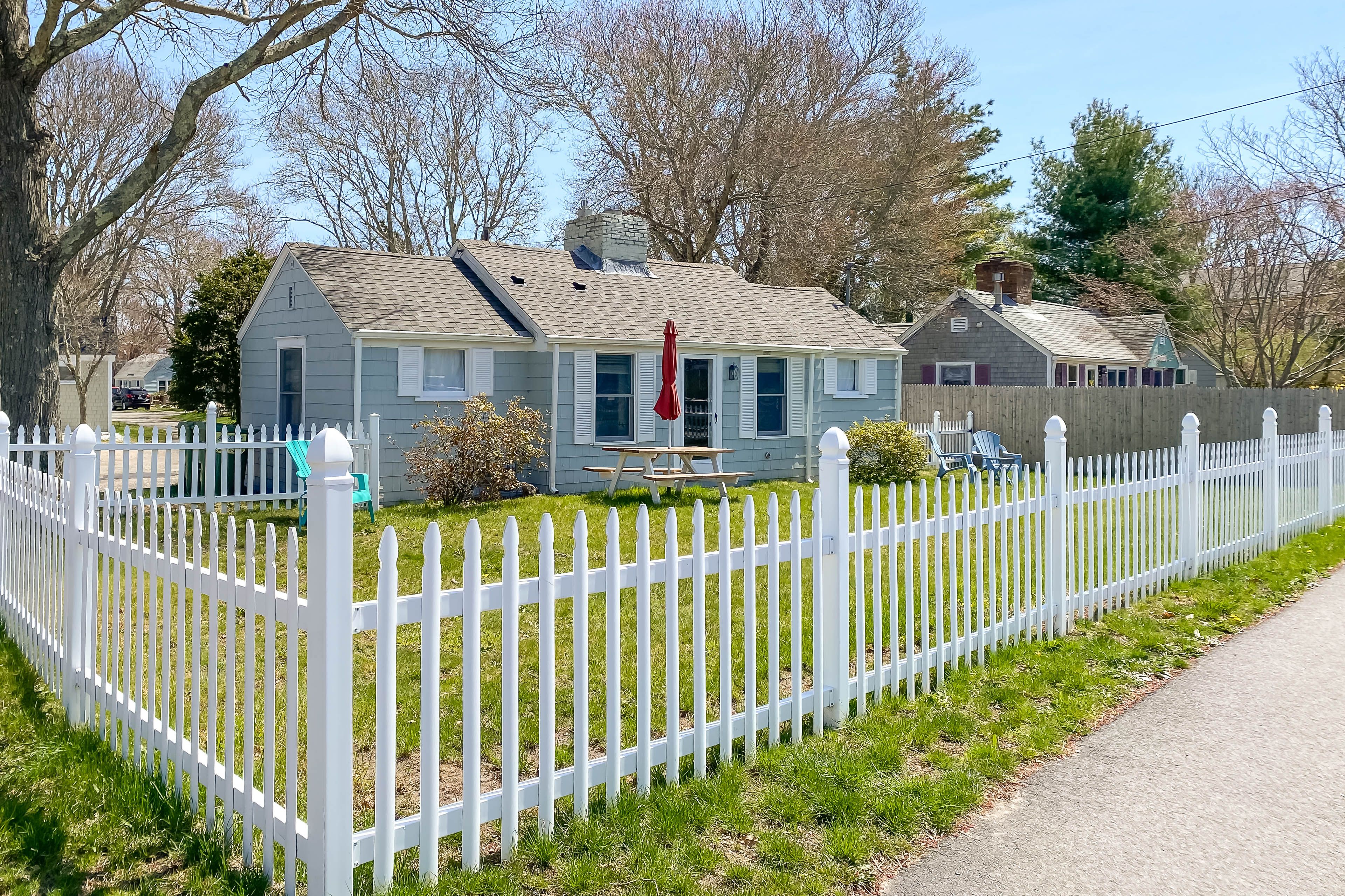 Exterior | Fenced Yard | Picnic Table