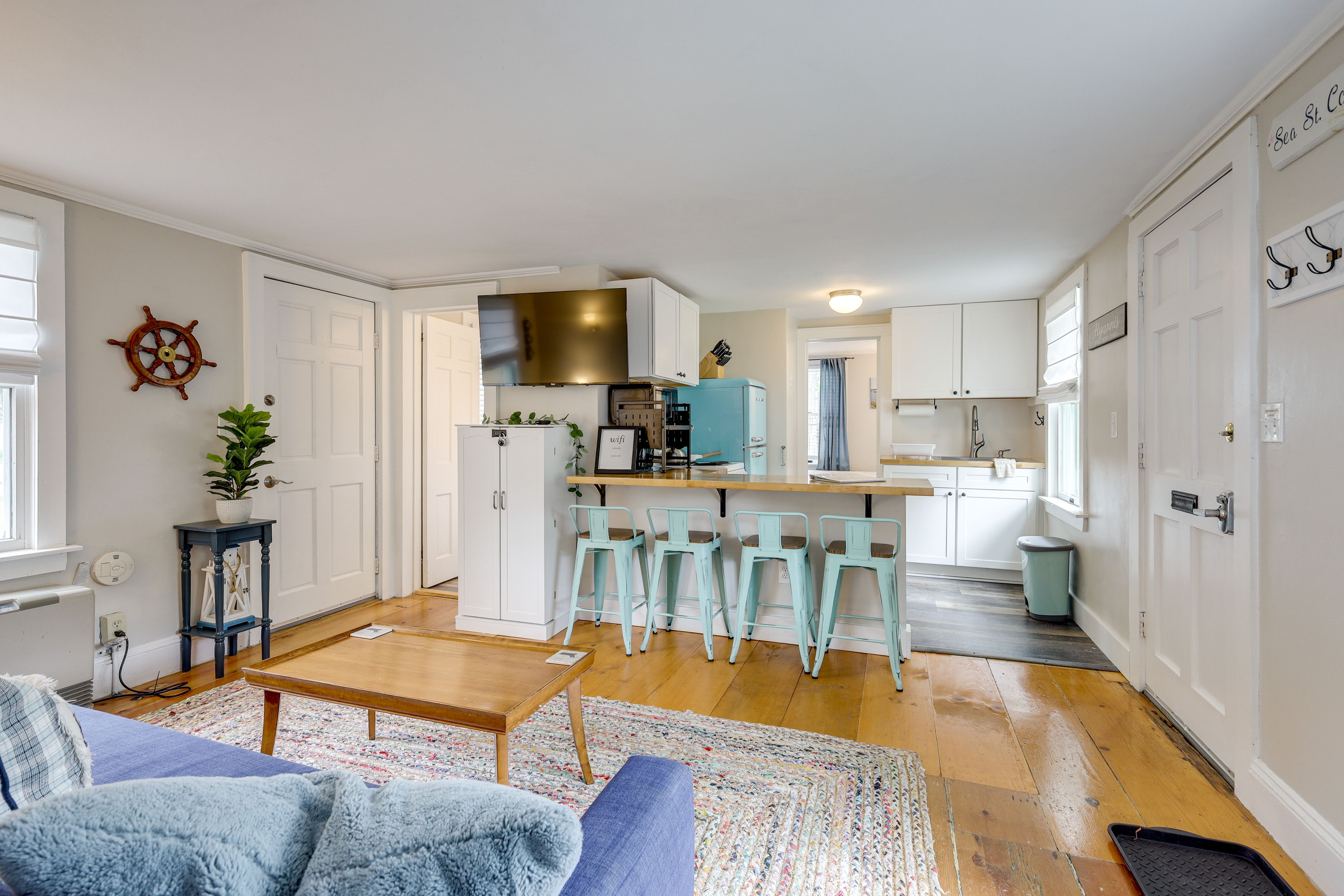 Interior | Open Floor Plan | Free WiFi