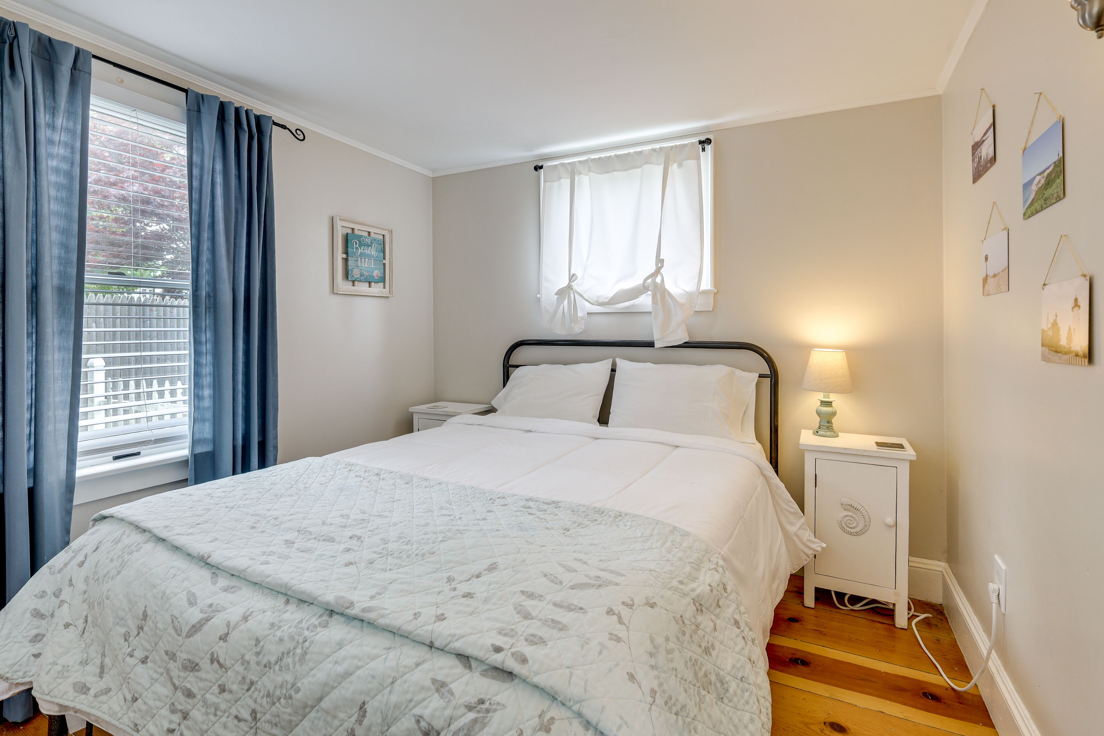 Bedroom 1 | Queen Bed