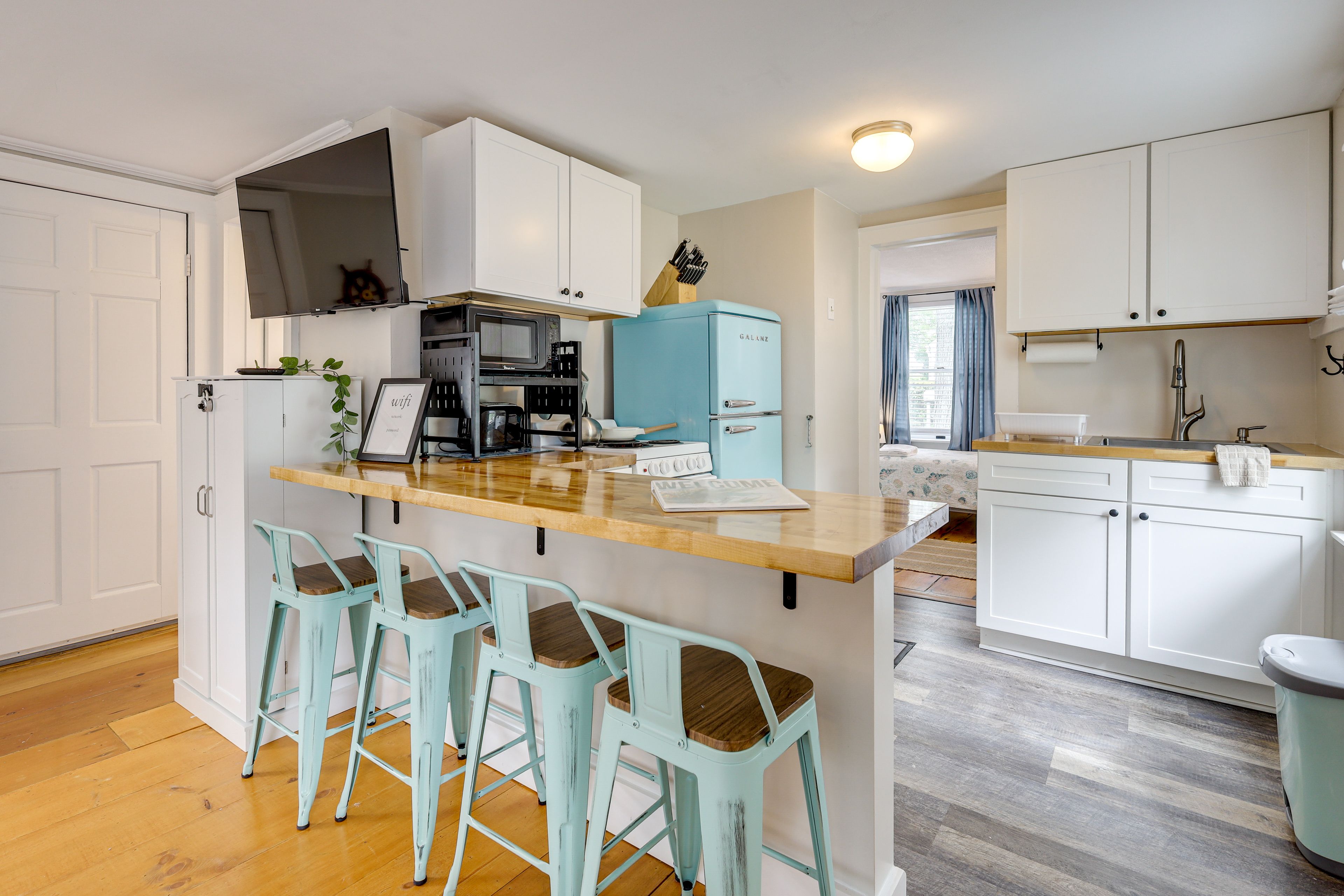 Kitchen | Cooking Basics | Breakfast Bar