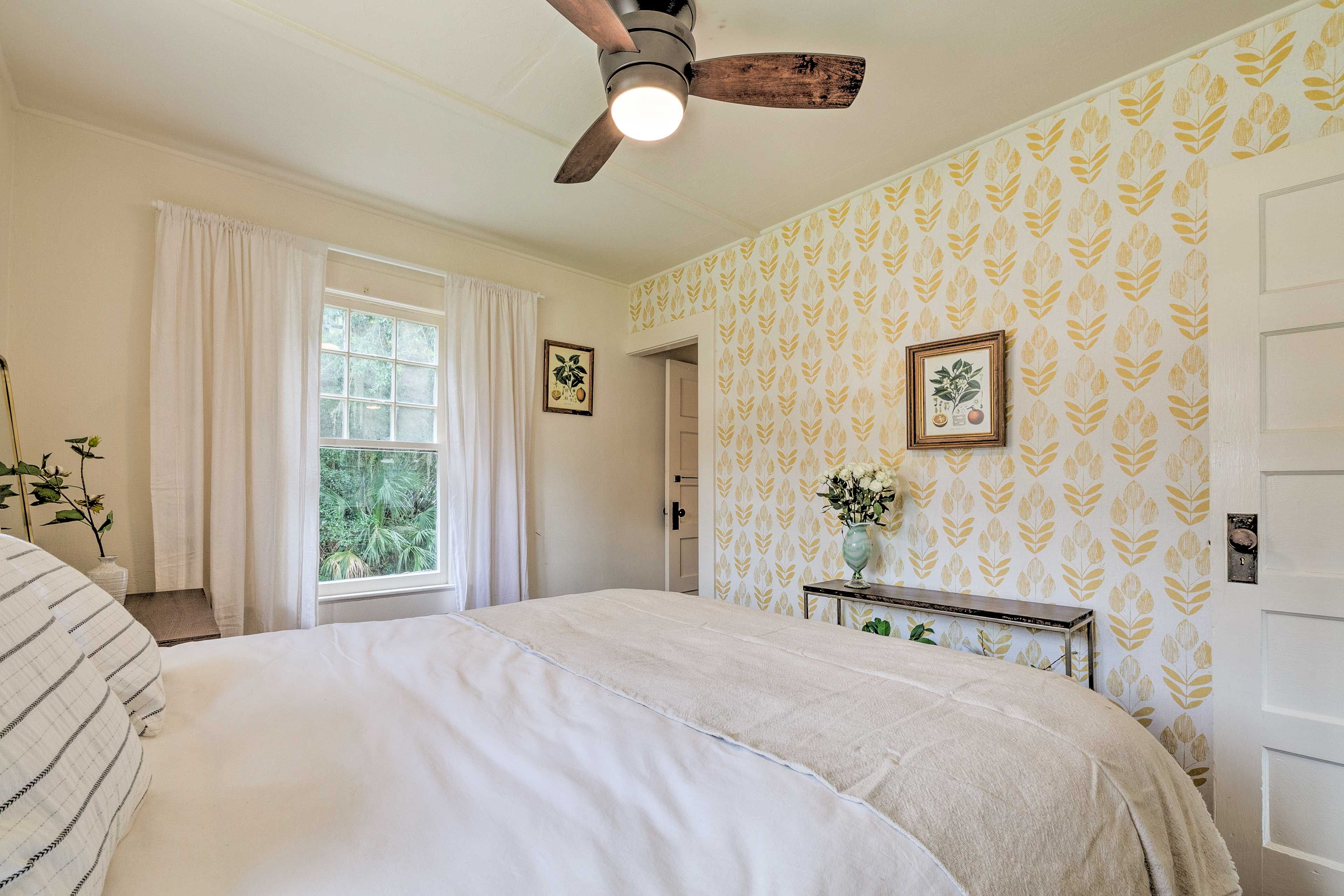 The queen bed will be more than inviting when you're ready to retire.
