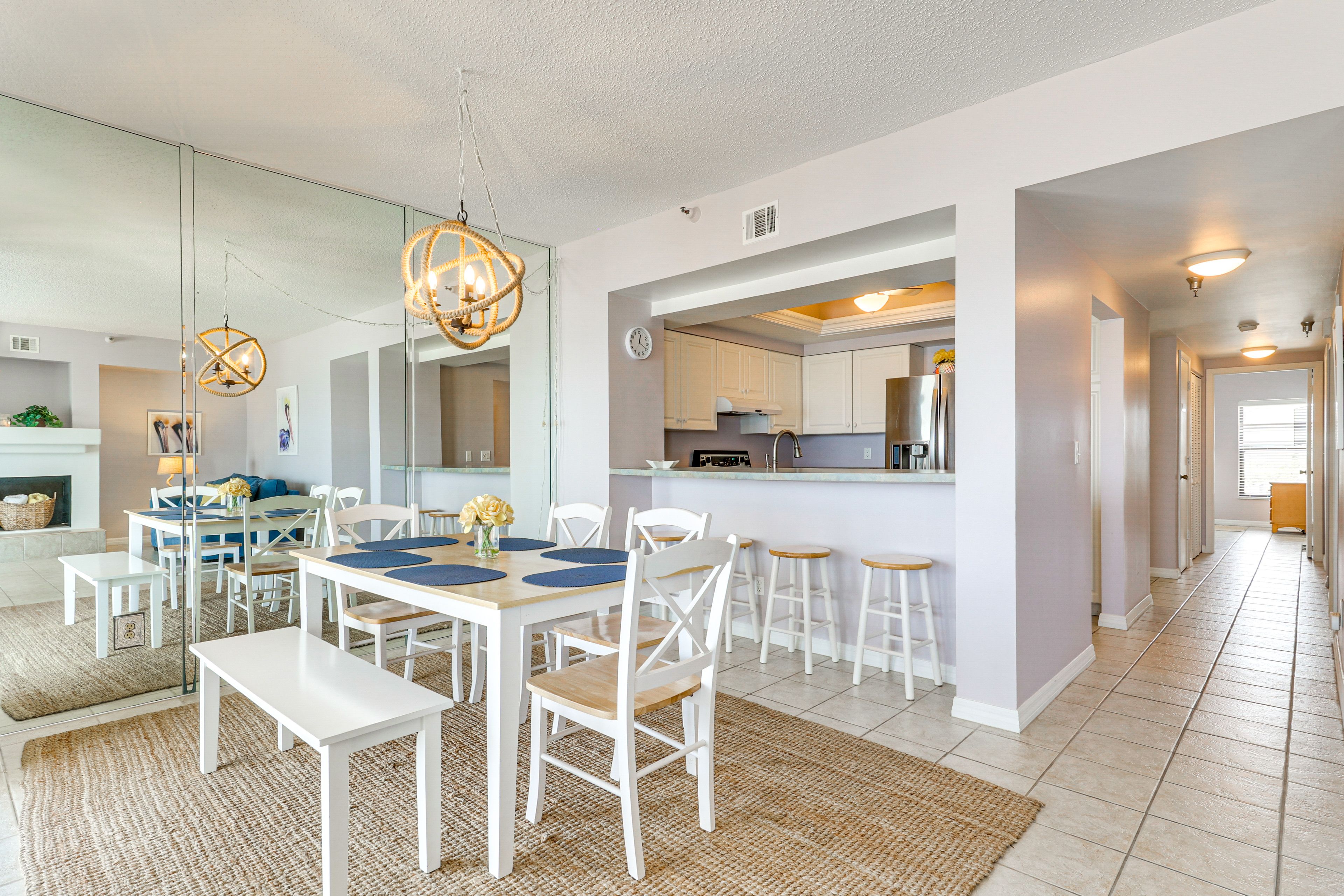 Dining Area | Breakfast Bar Seating