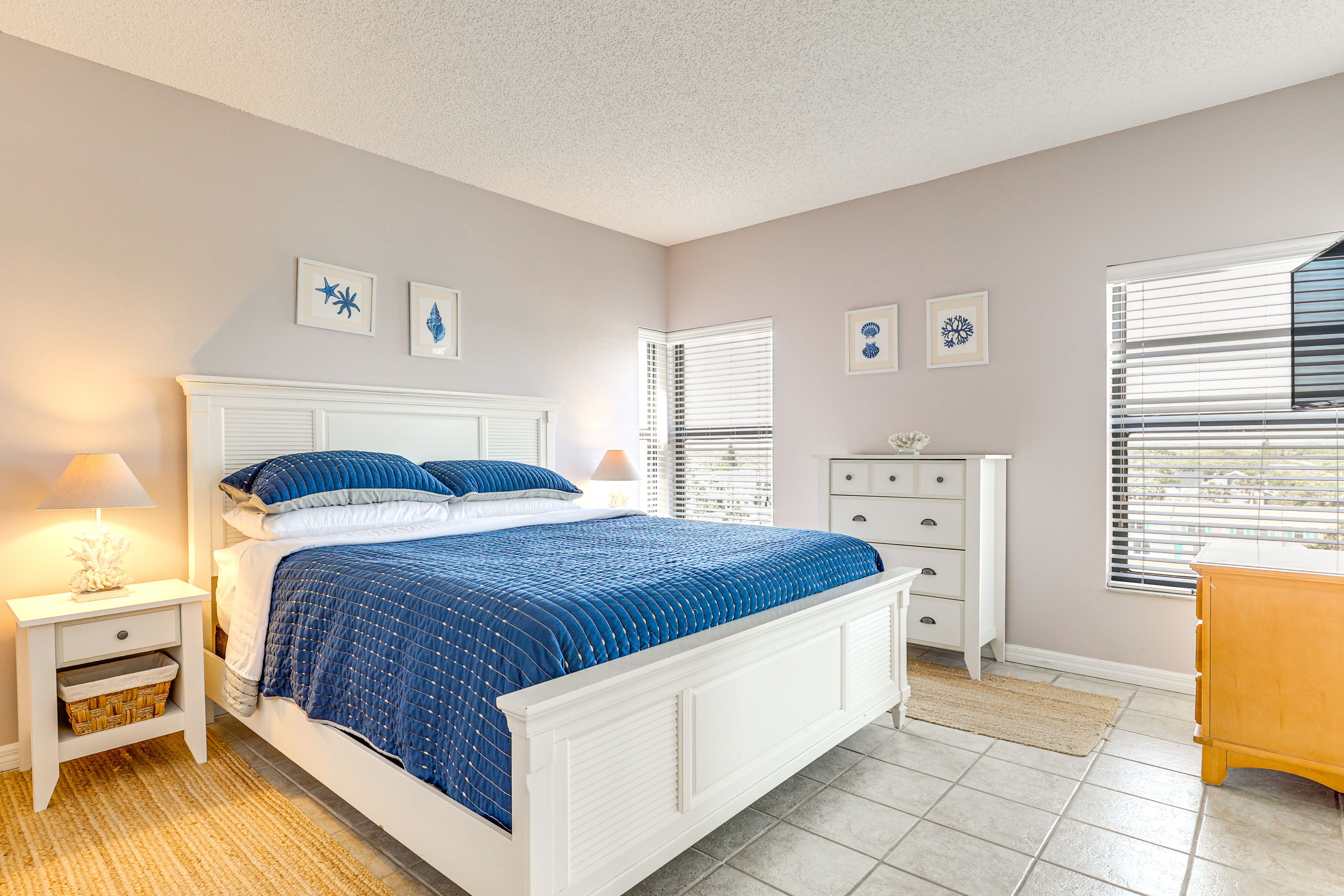 Bedroom 1 | King Bed | En-Suite Bathroom