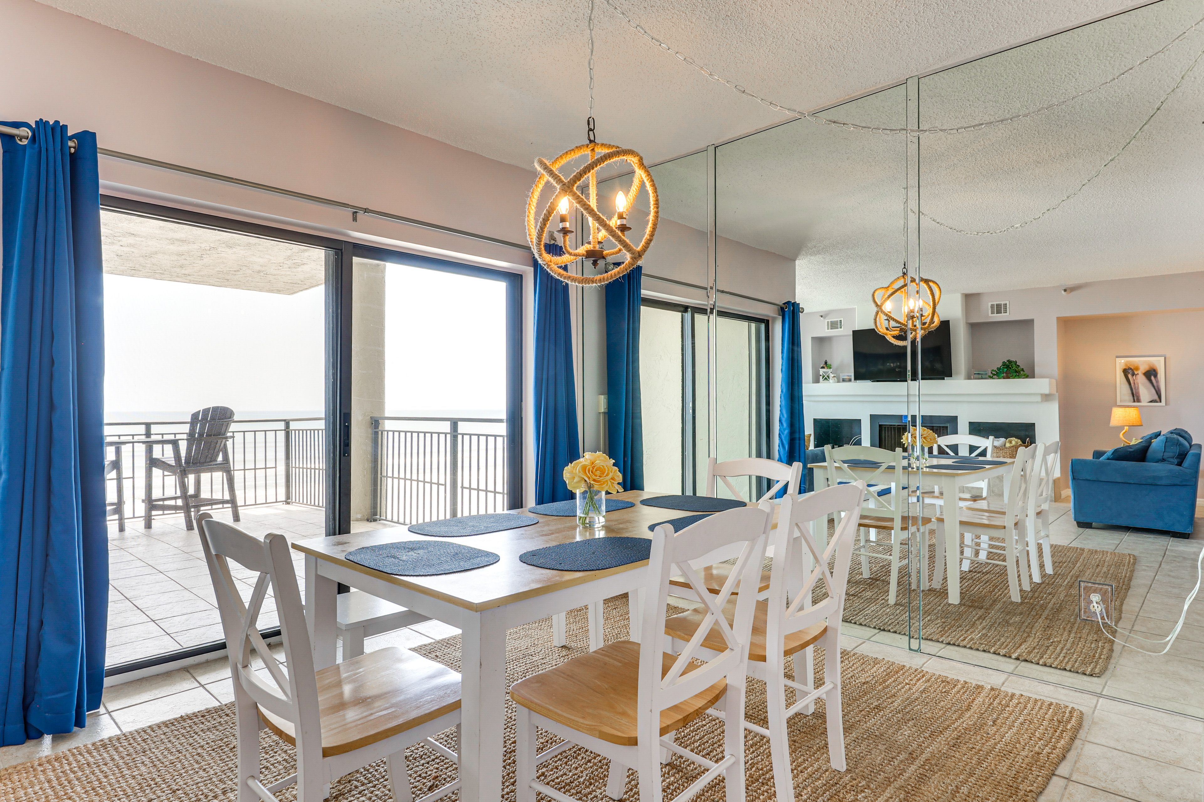 Dining Area | Dishes & Flatware Provided