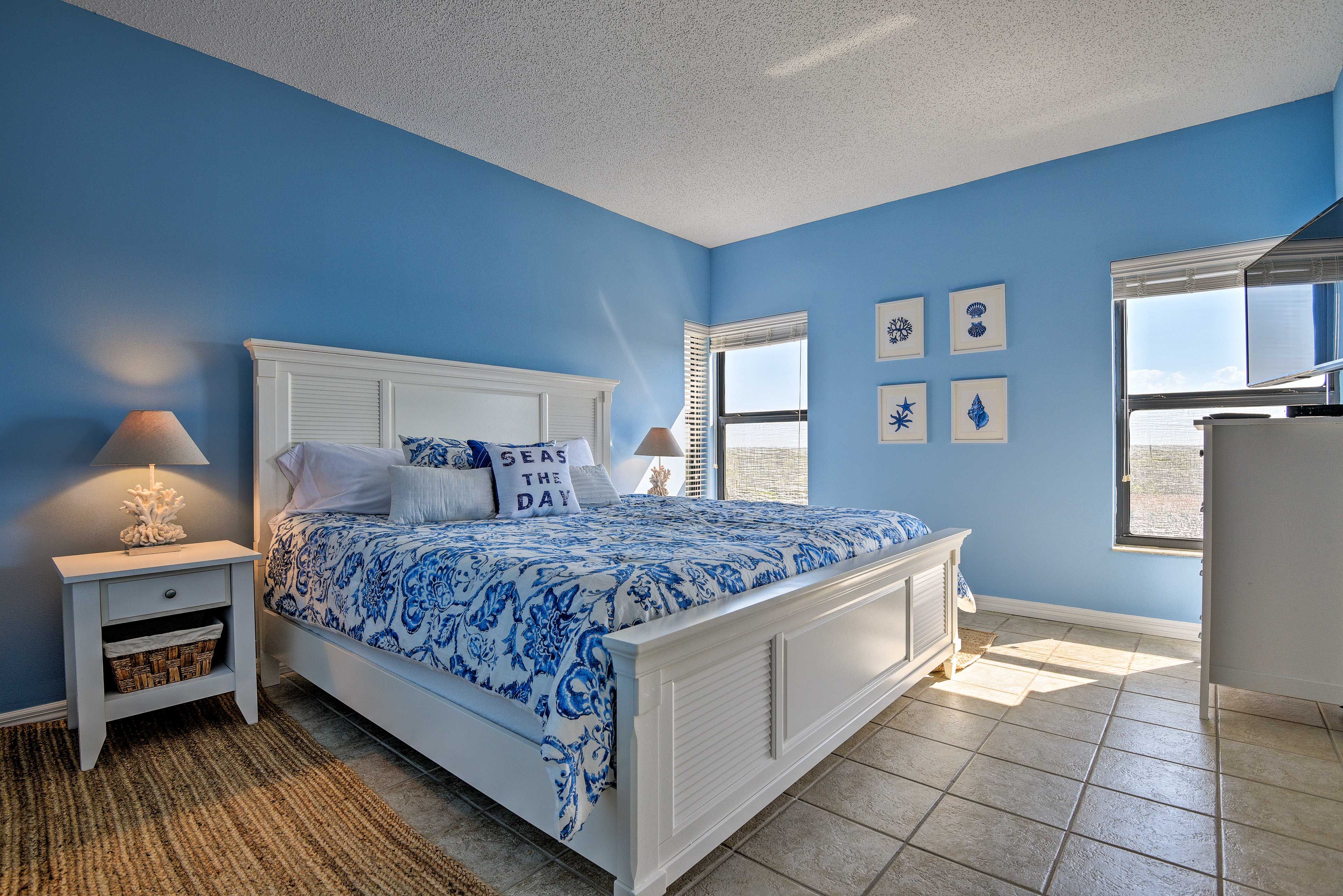 Bedroom 1 | King Bed | En-Suite Bathroom