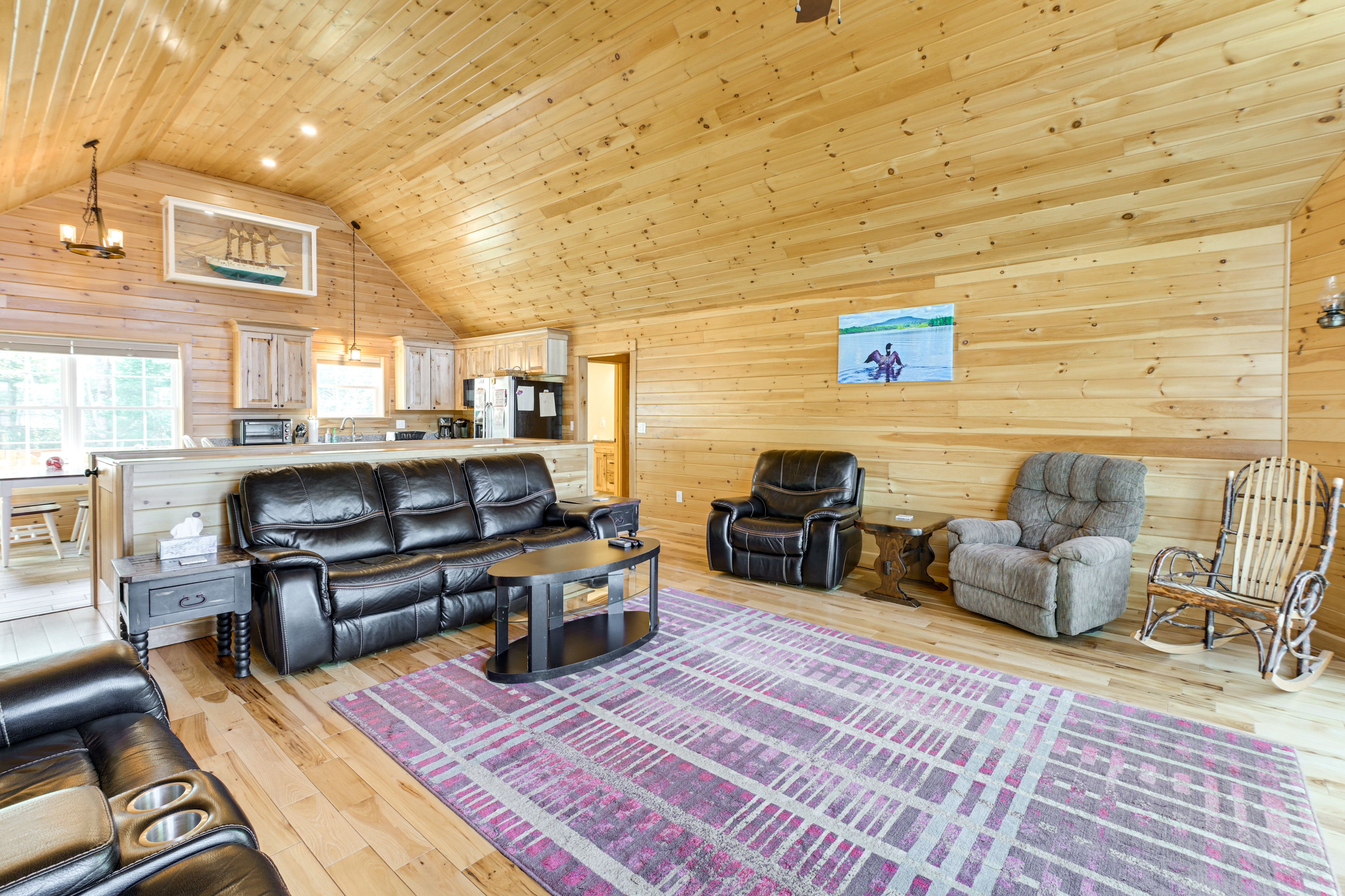 Living Room | Free WiFi | Smart TV | Central A/C