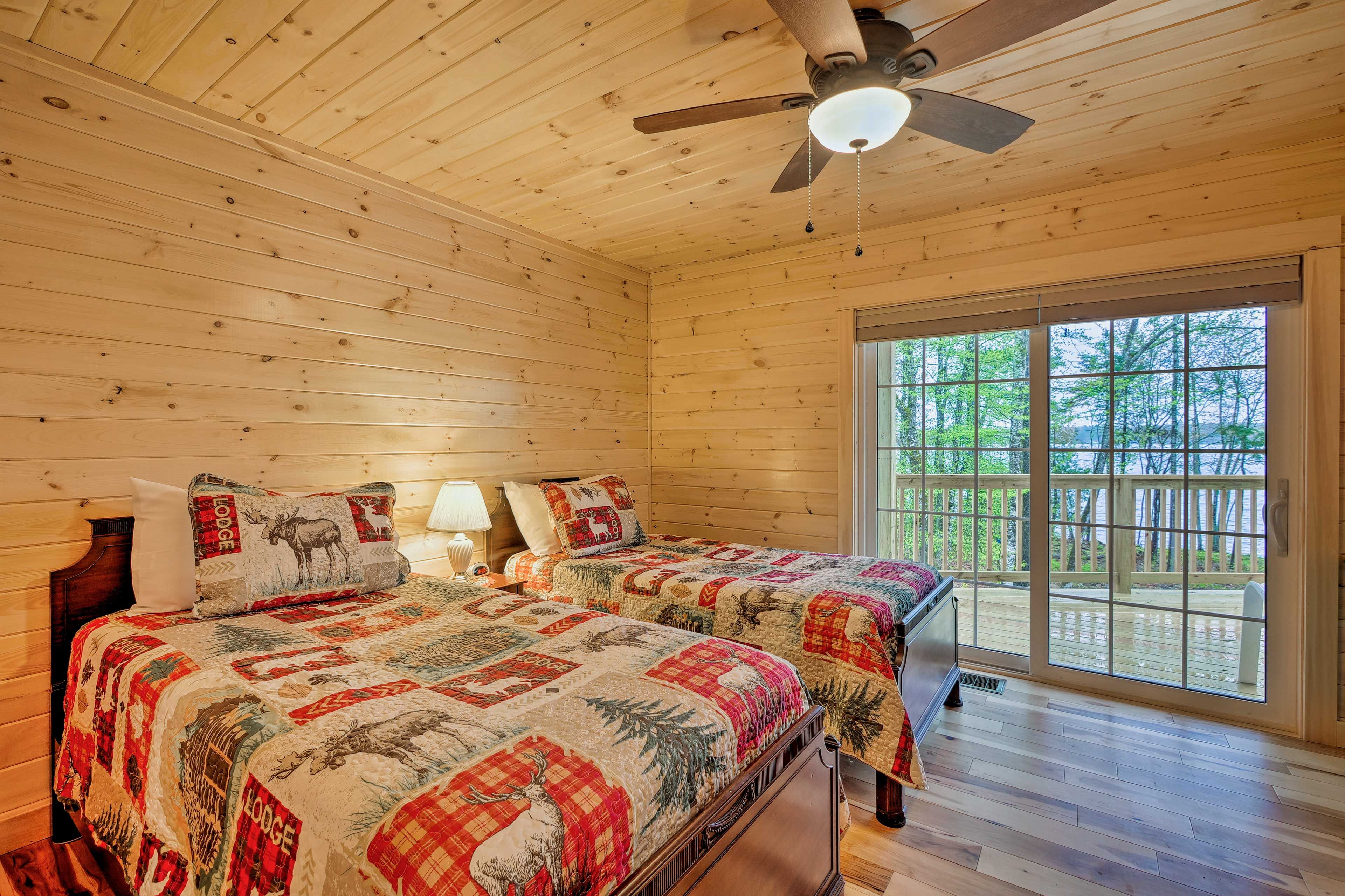 Bedroom 2 | Queen Bed