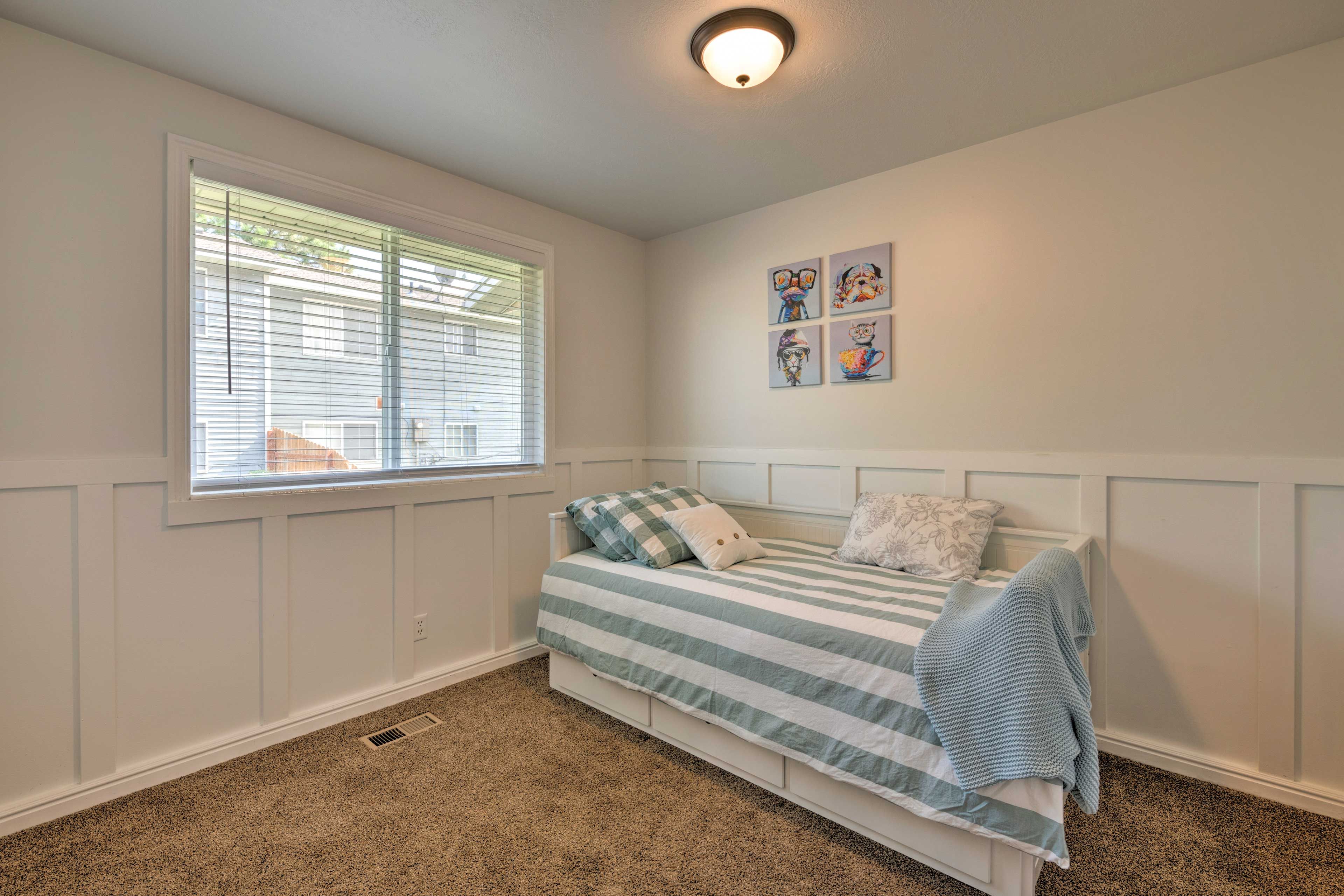 The kiddo will love sleeping in this twin bed!
