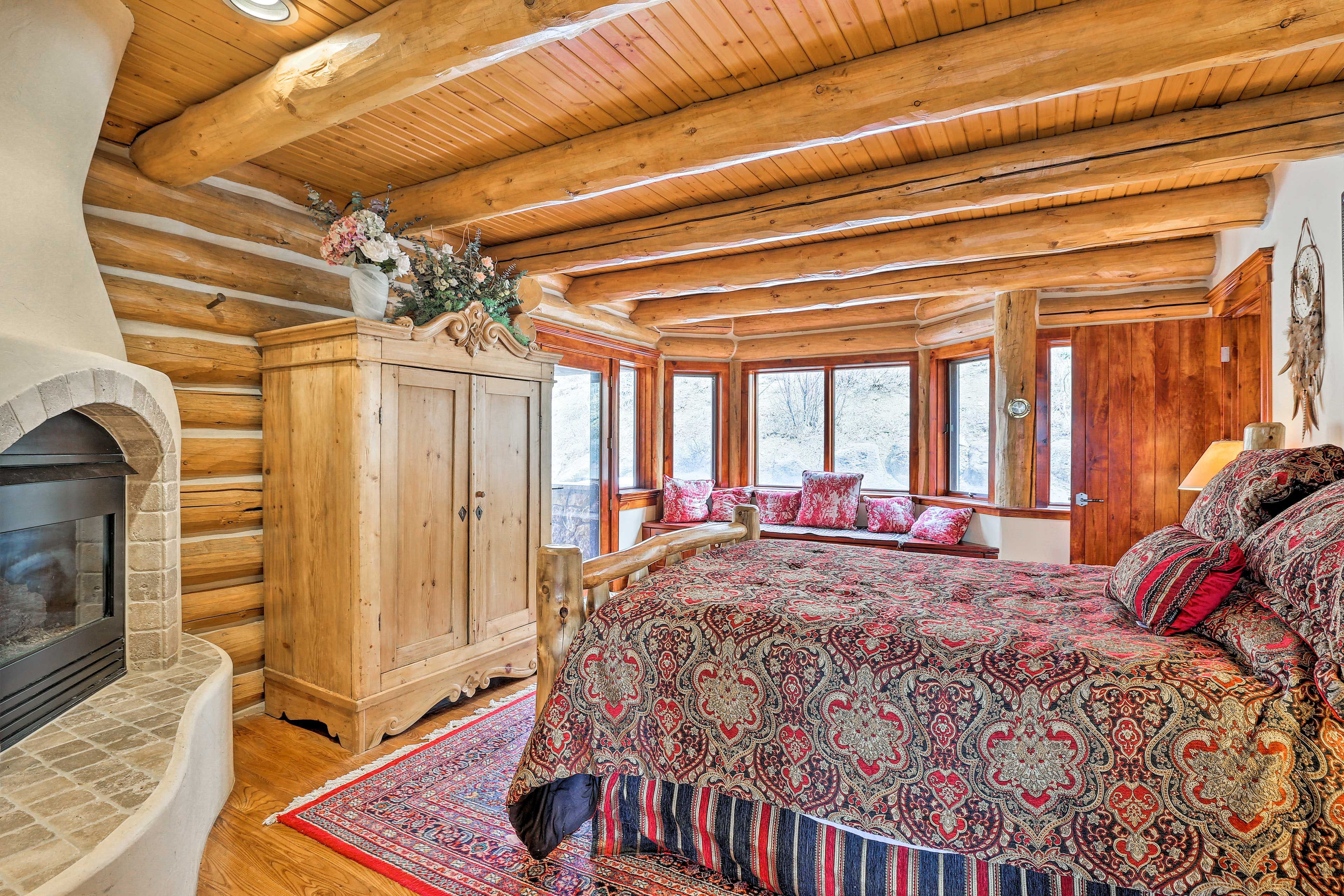 Bedroom 2 | Queen Bed | Fireplace