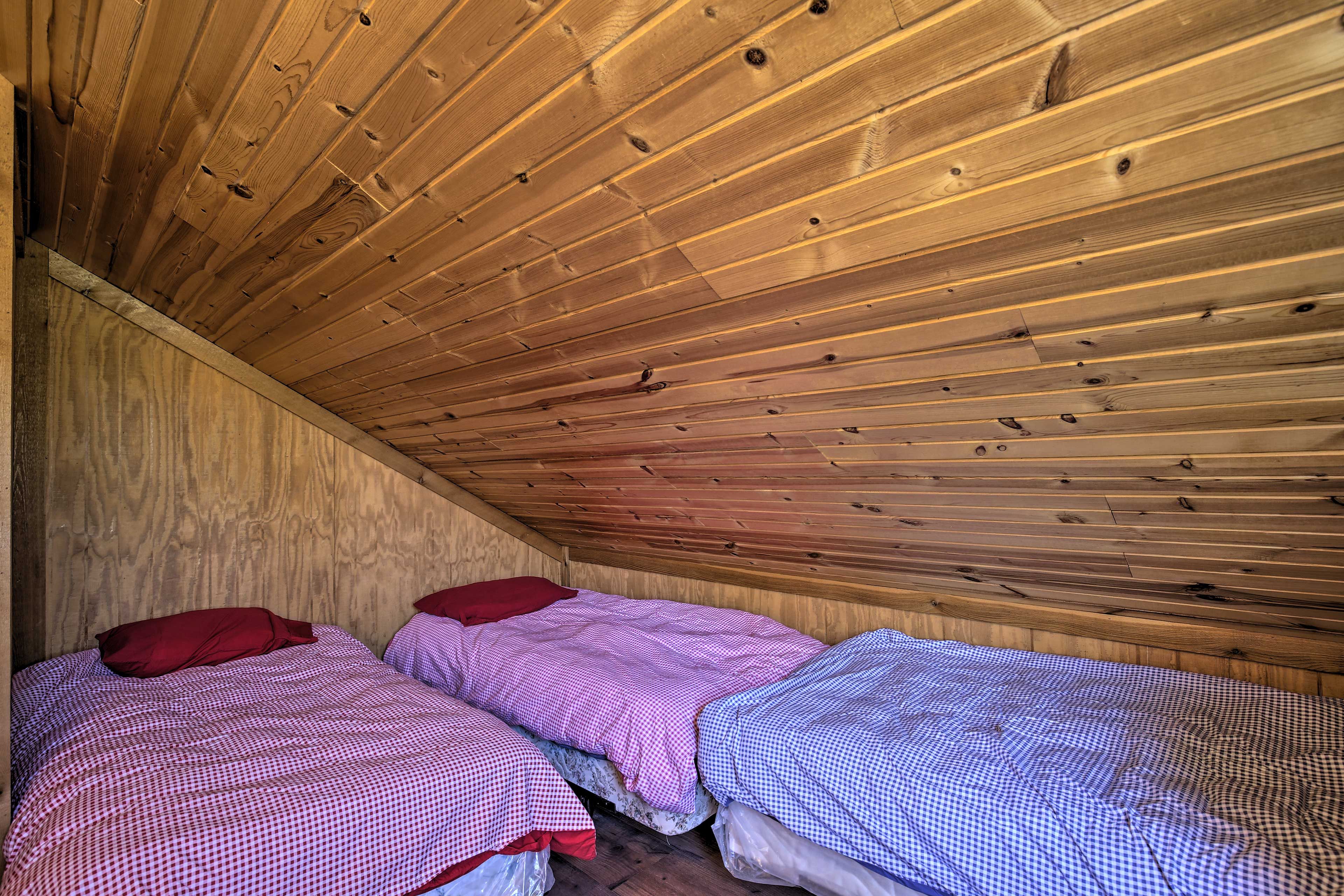 Bedroom 4 | 3 Twin Beds