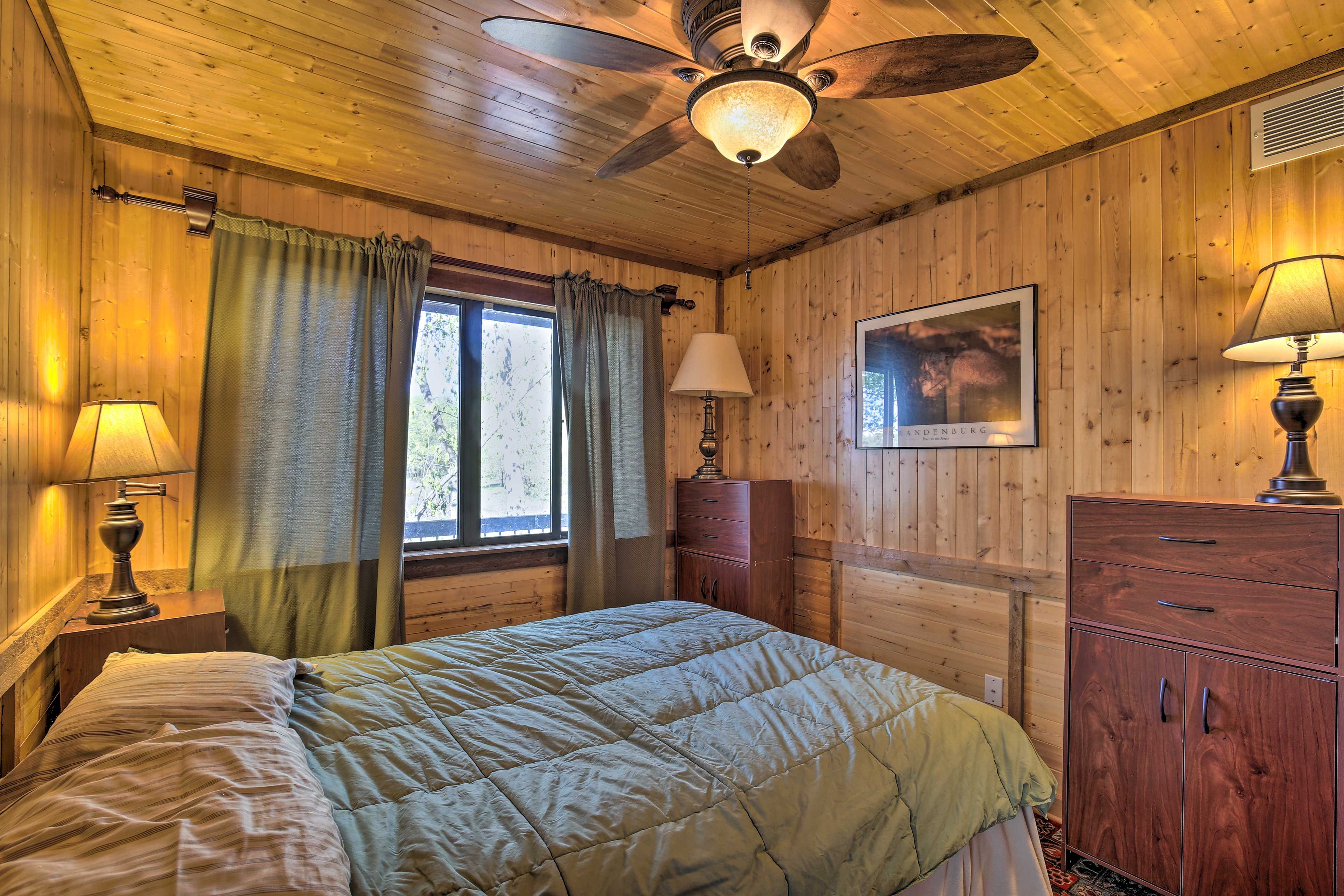 Bedroom 2 | Queen Bed