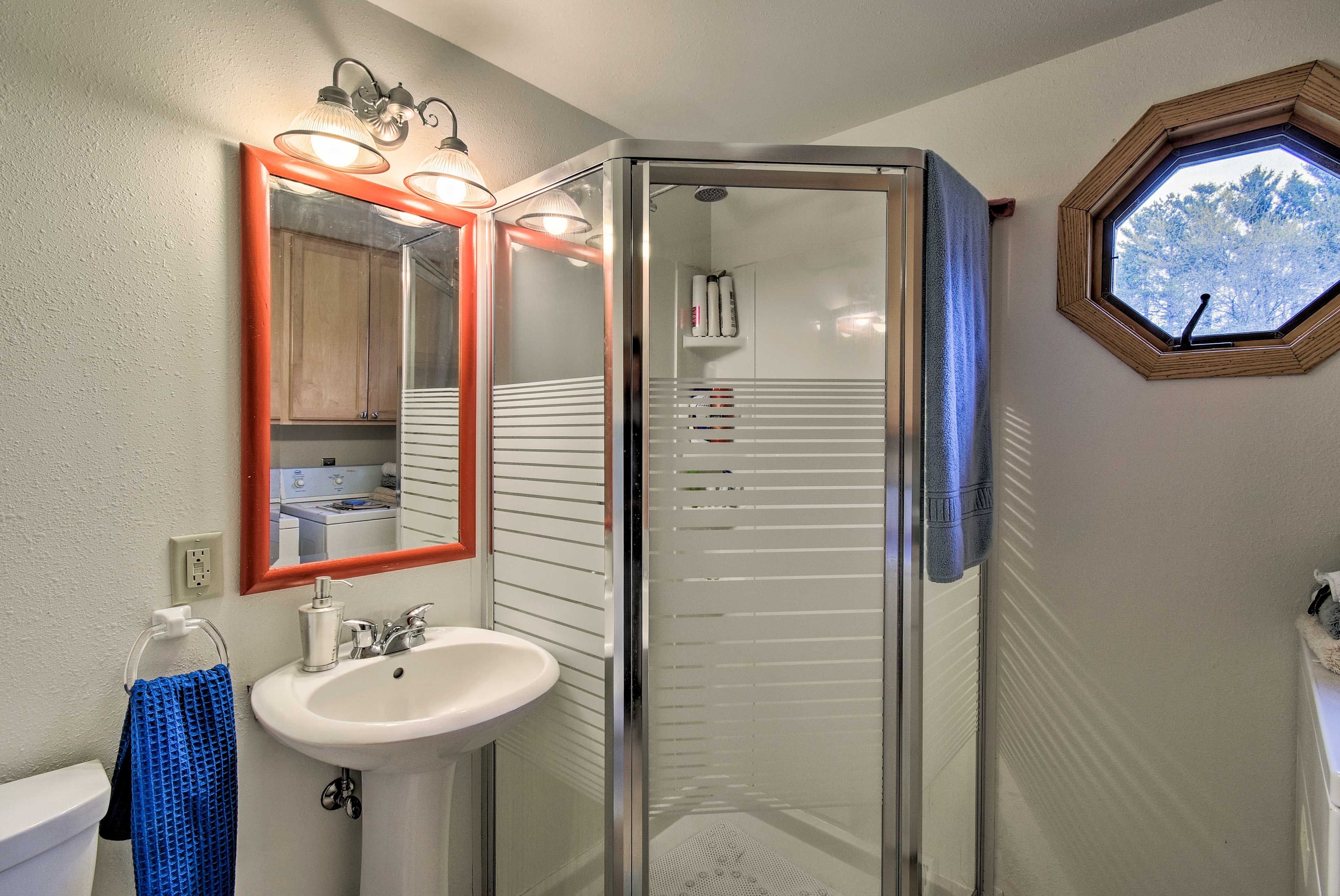 Bathroom | Complimentary Toiletries | Washer/Dryer