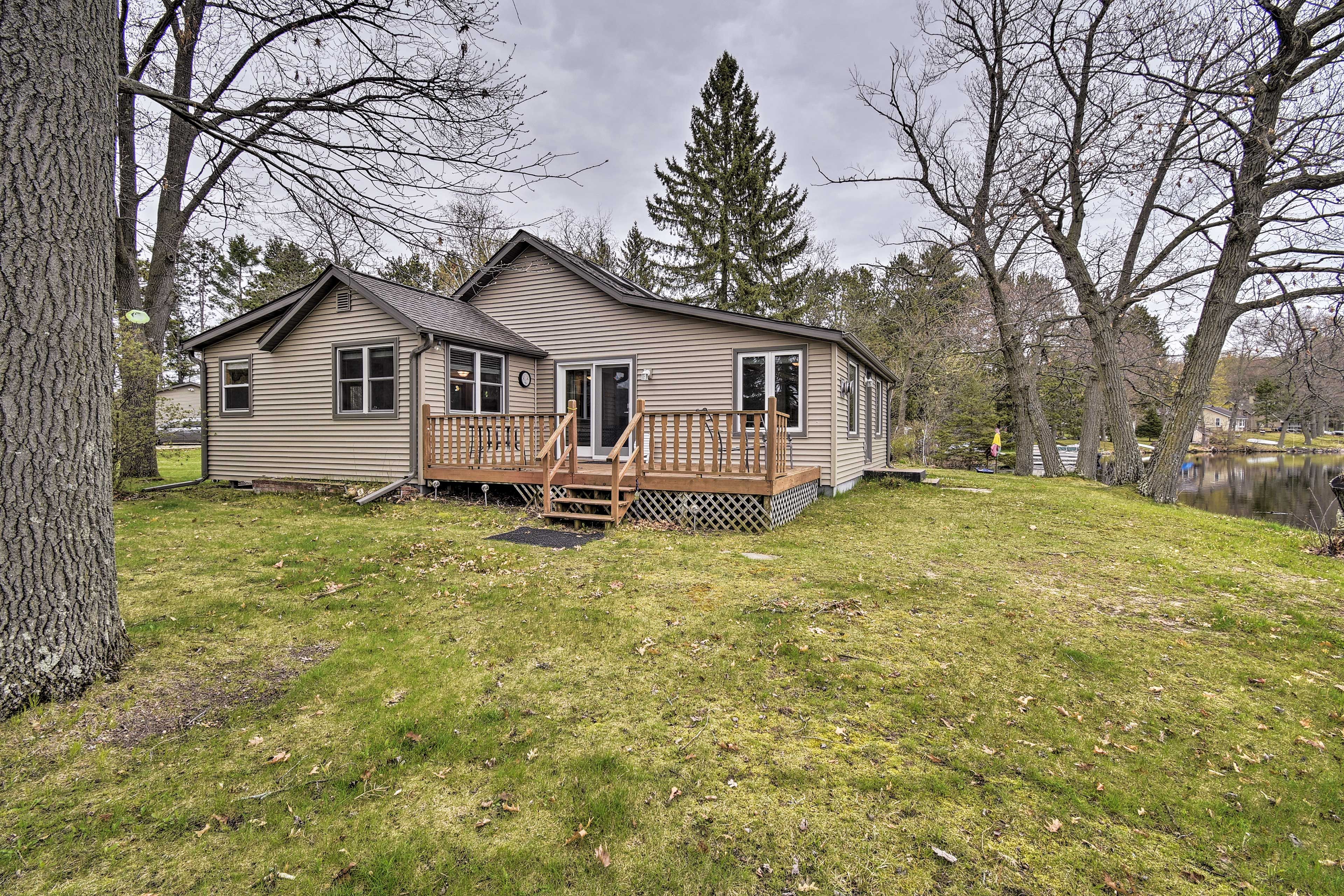 Wautoma Vacation Rental | 2BR | 2BA | 1,400 Sq Ft | Stairs Required