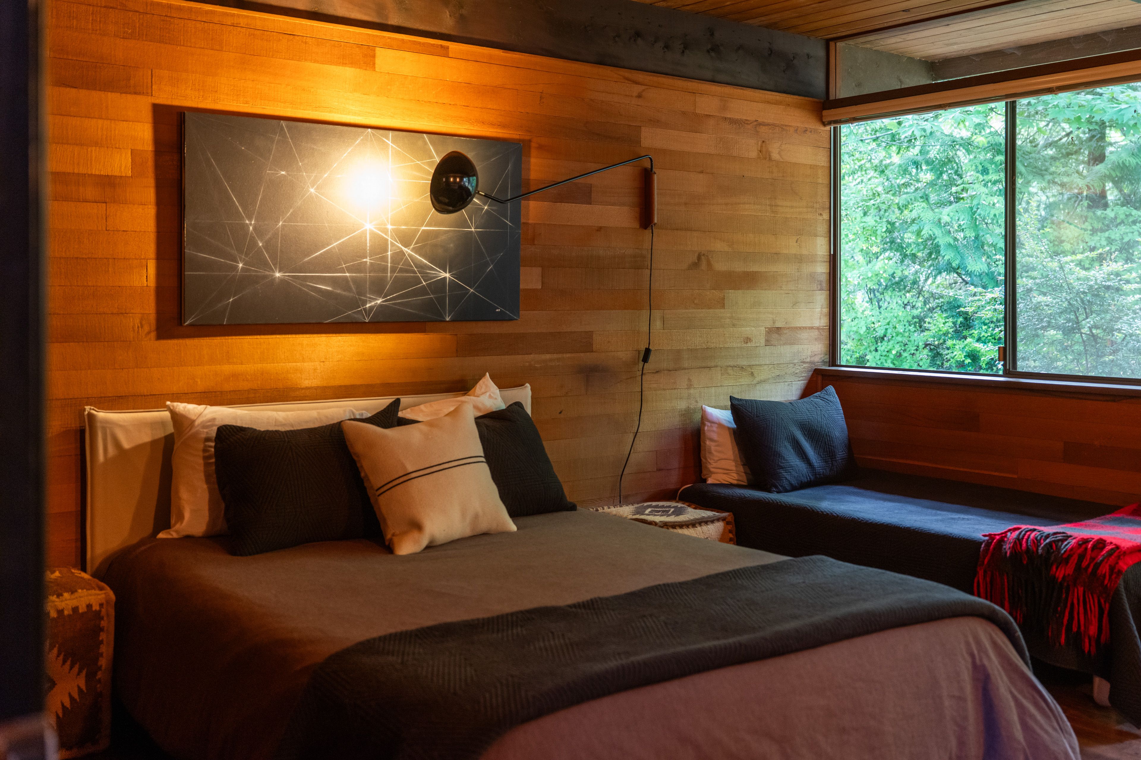 Bedroom 1 | Queen Bed | Twin Bed