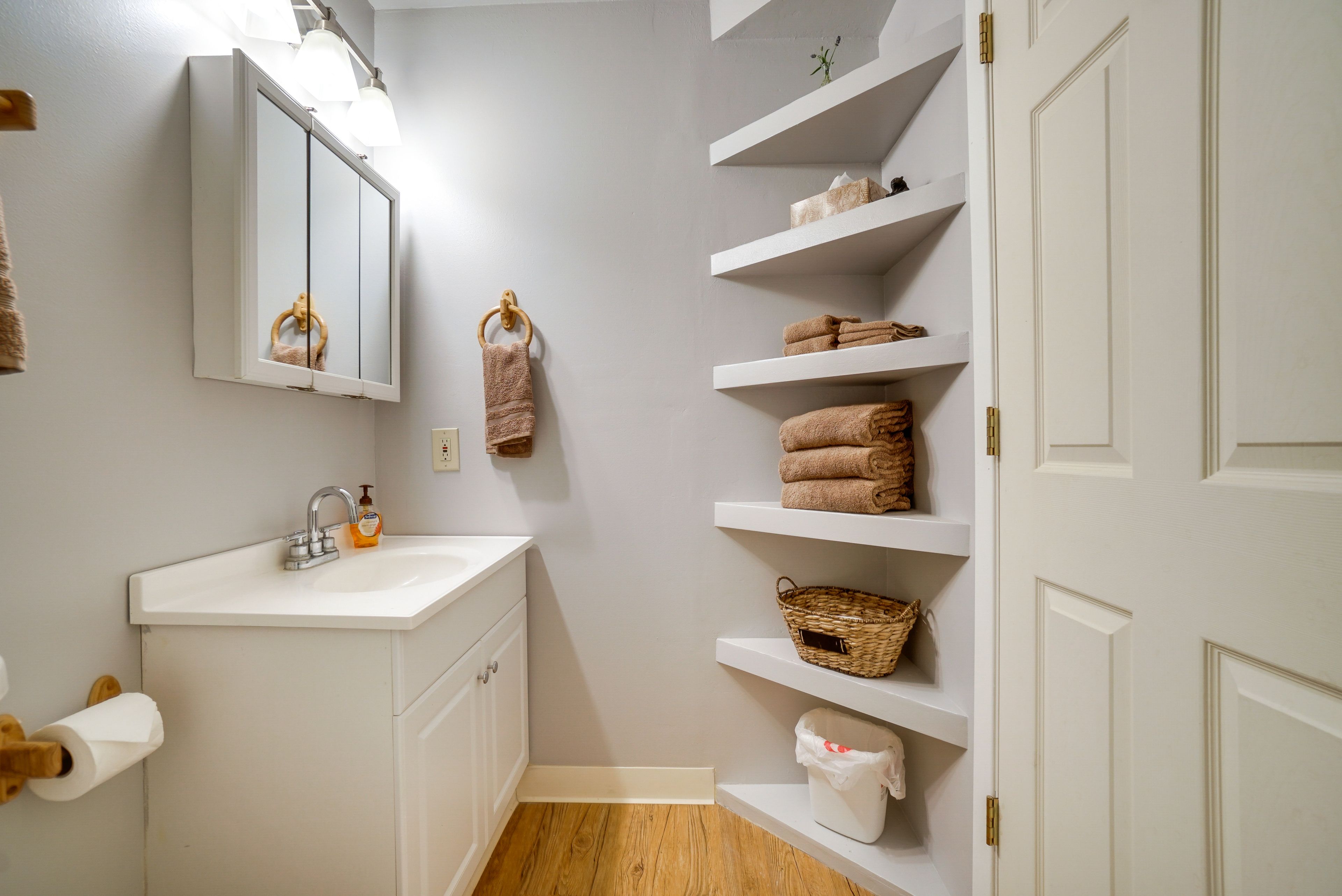 Full Bathroom | Linens & Towels