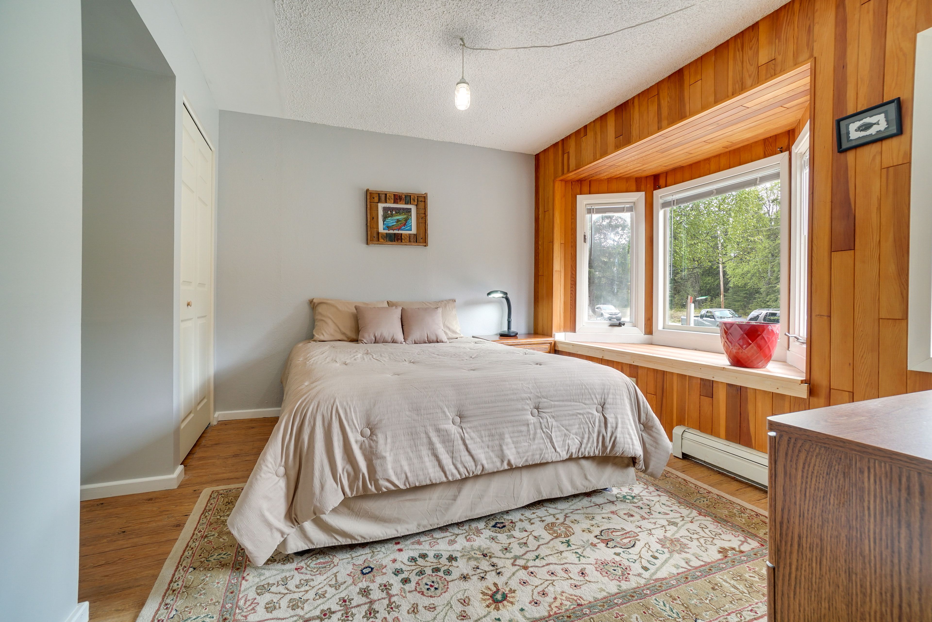 Bedroom | Queen Bed