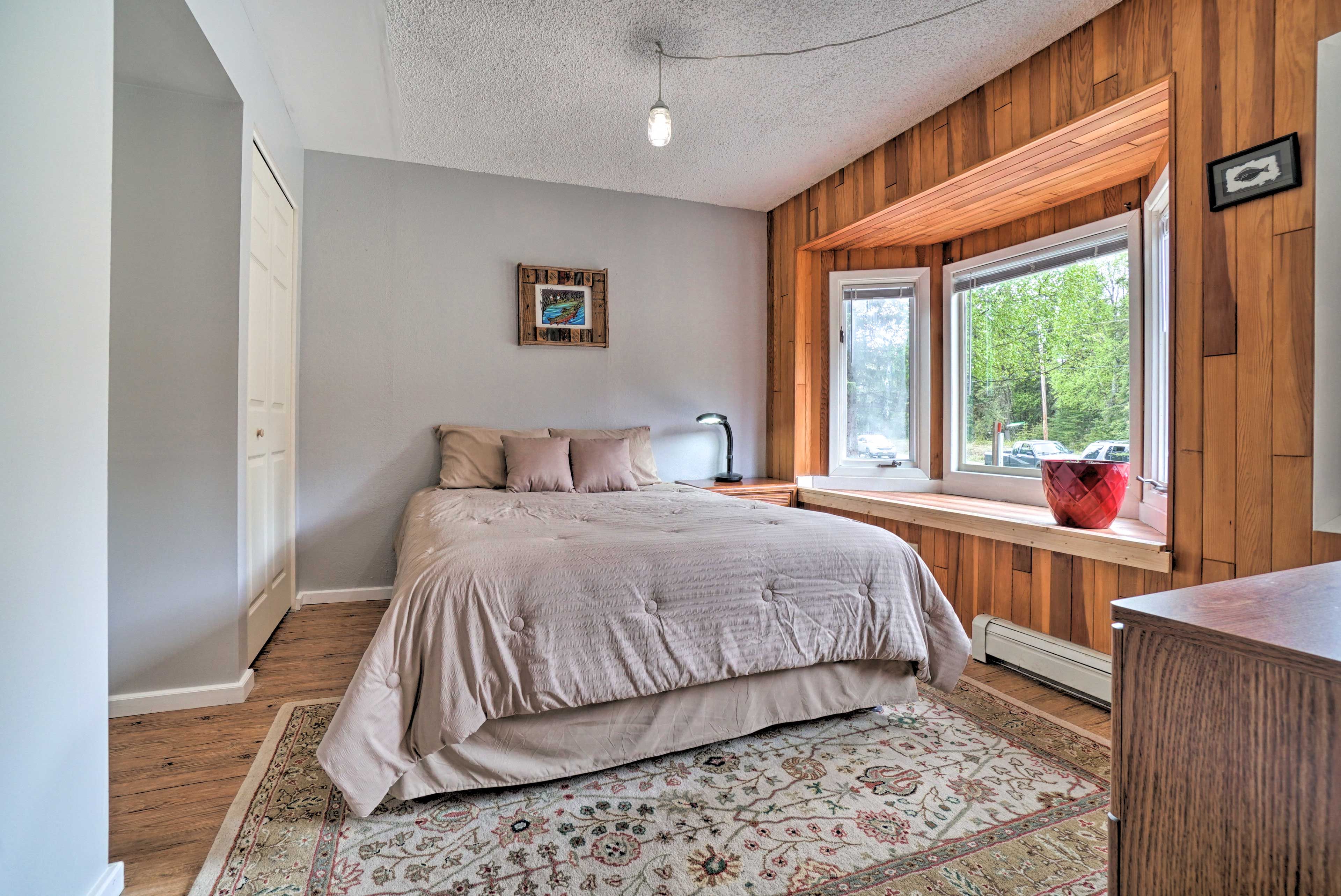 Bedroom | Queen Bed