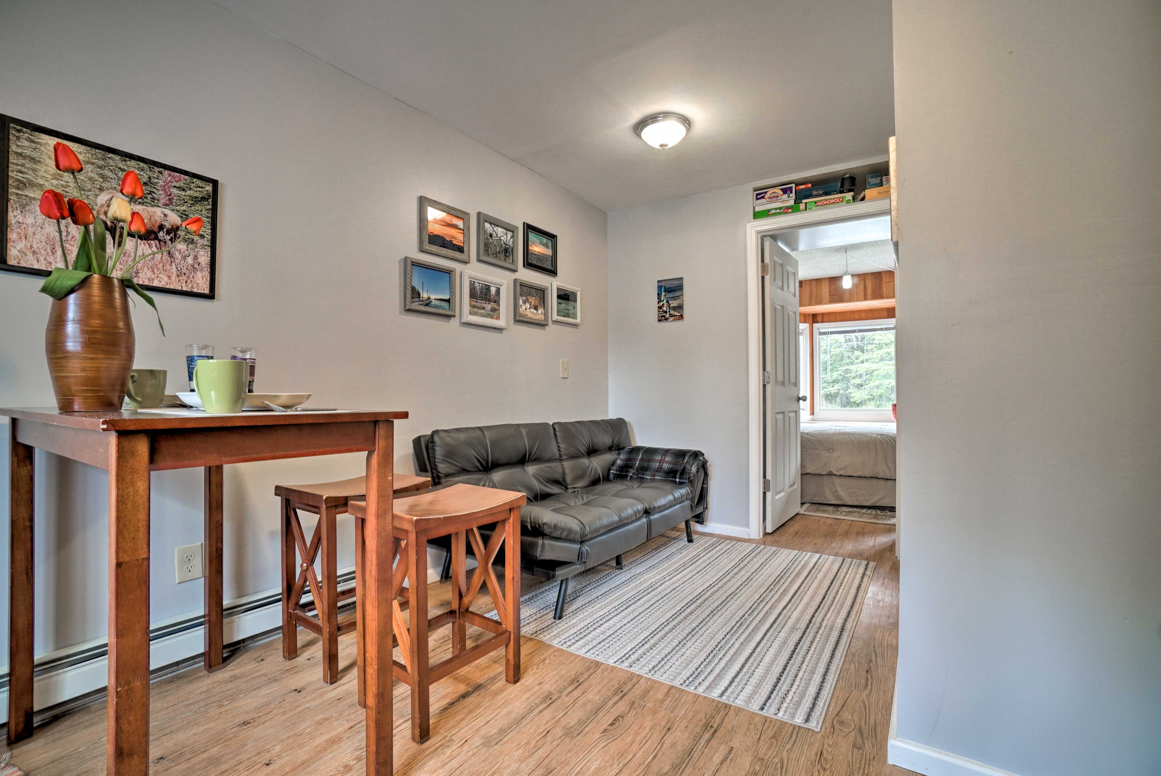 Dining Area | Dishware & Flatware