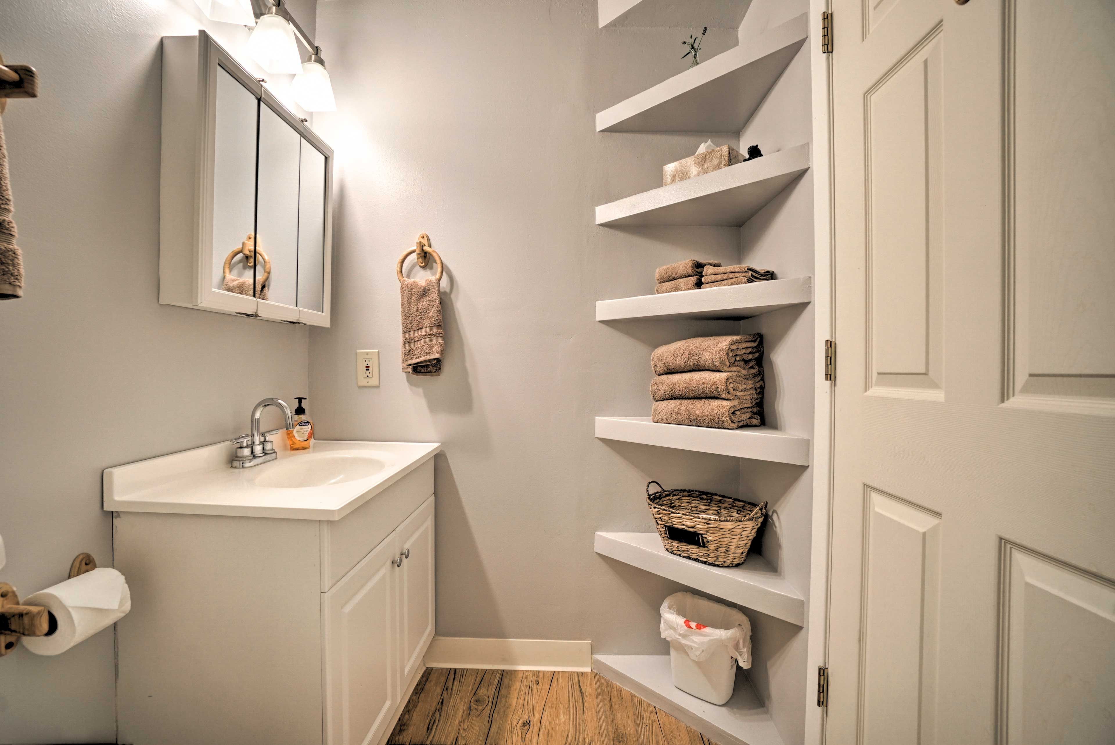 Full Bathroom | Linens & Towels