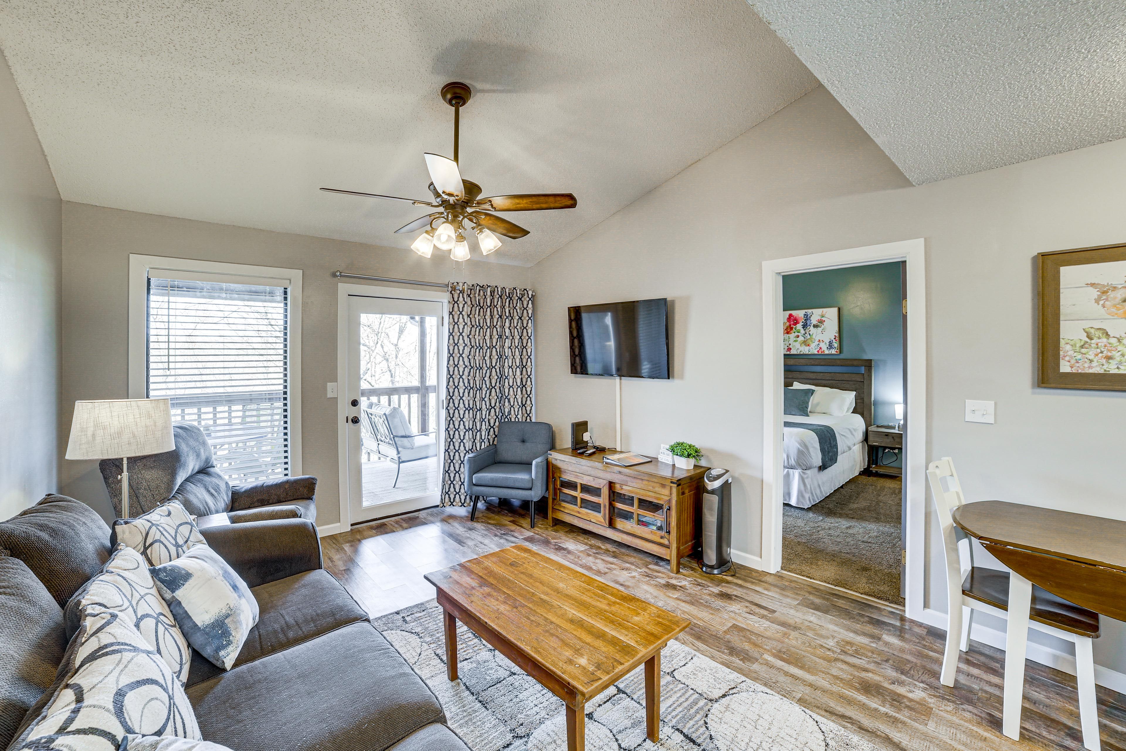 Living Room | Central Heat & A/C | Free WiFi | Smart TV