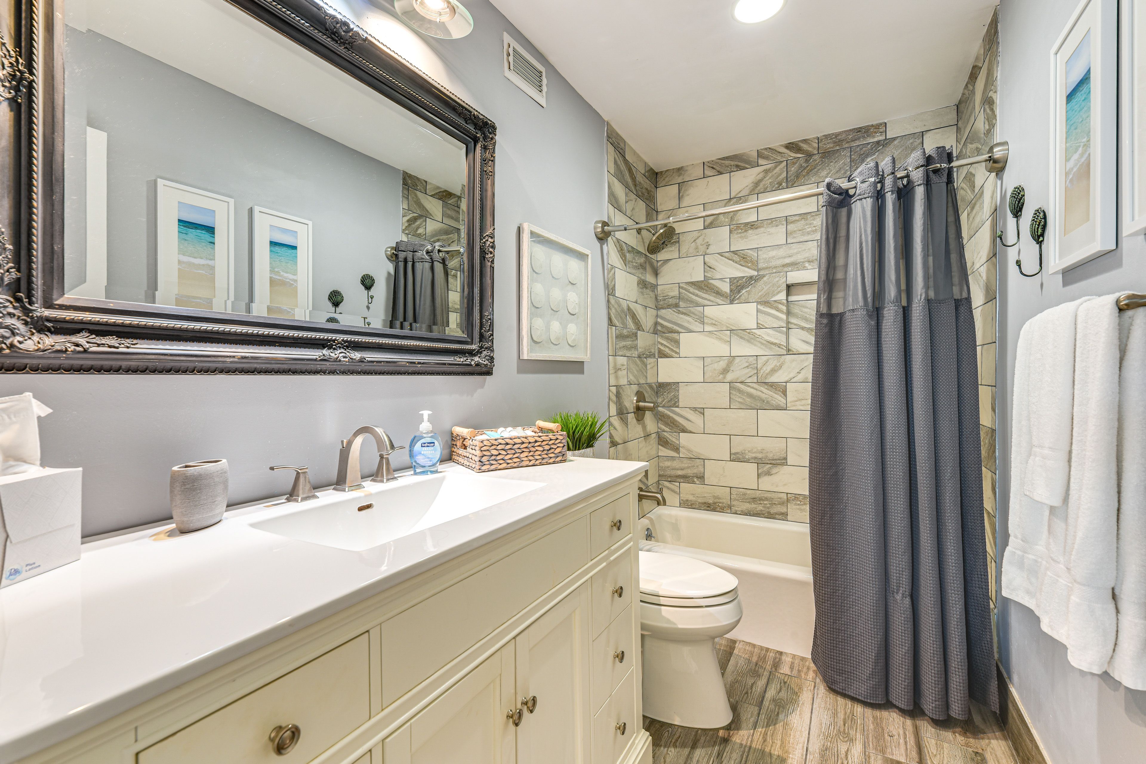 En-Suite Bathroom | Main Floor