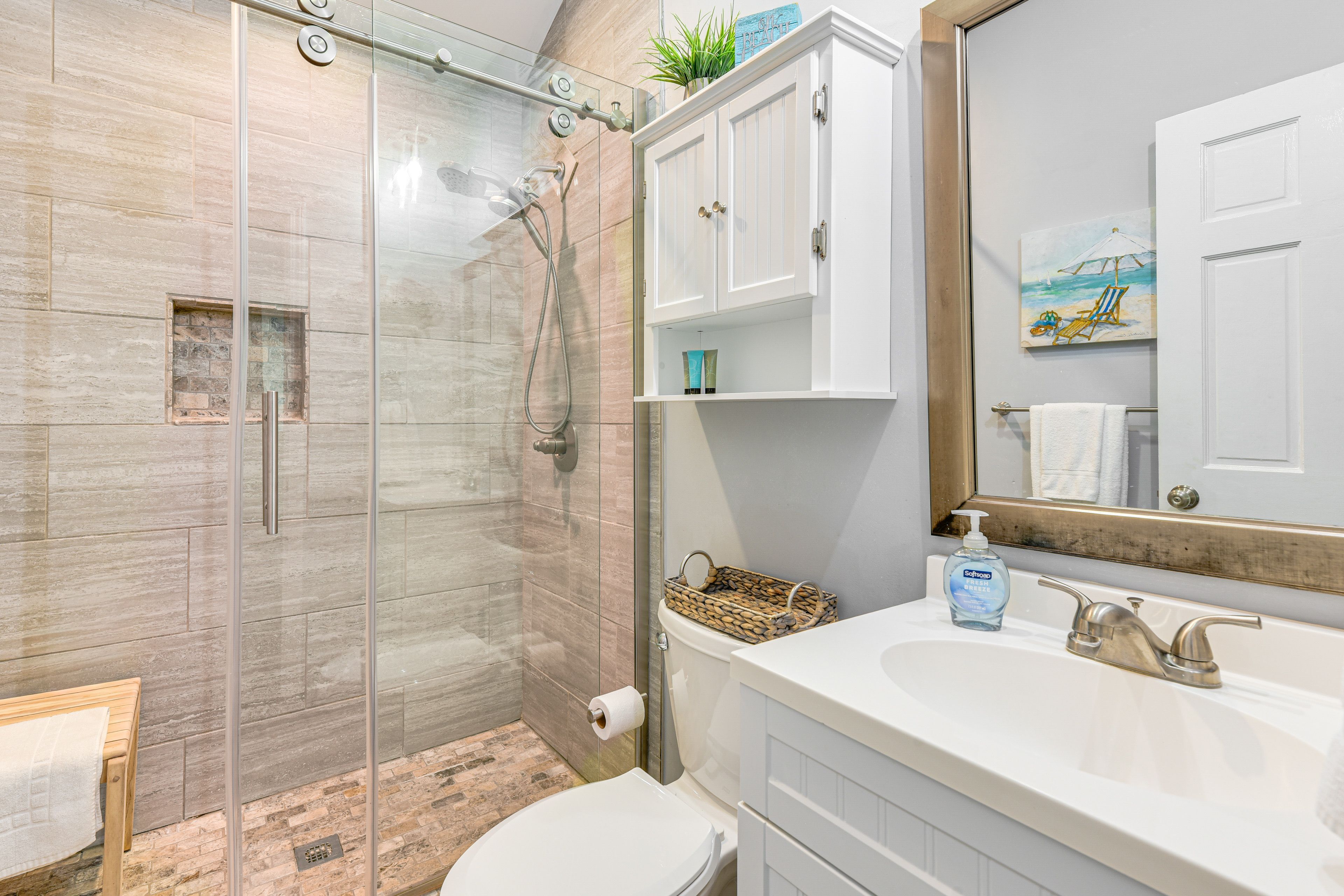 Full Bathroom | 2nd Floor