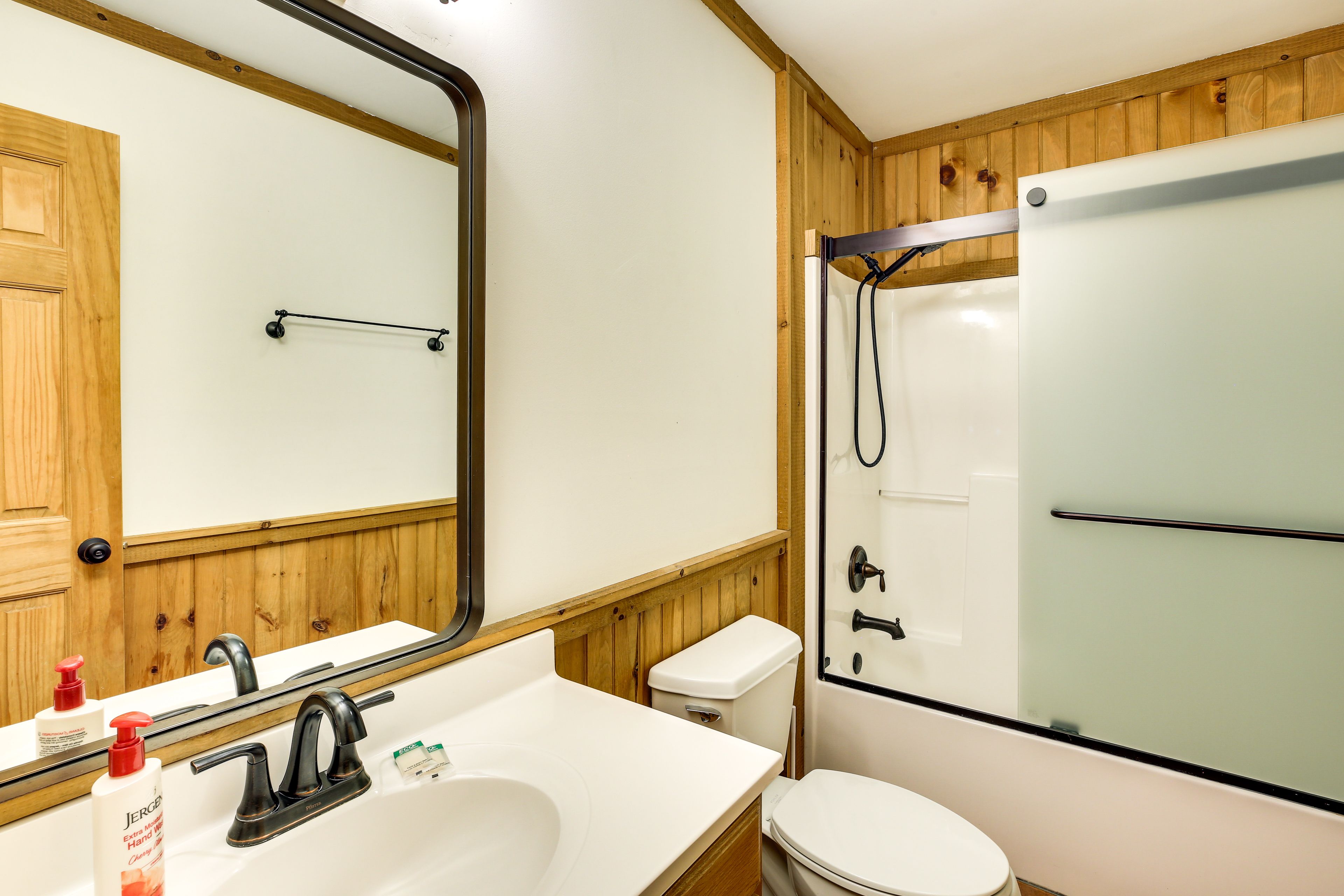 Full Bathroom | 1st Floor