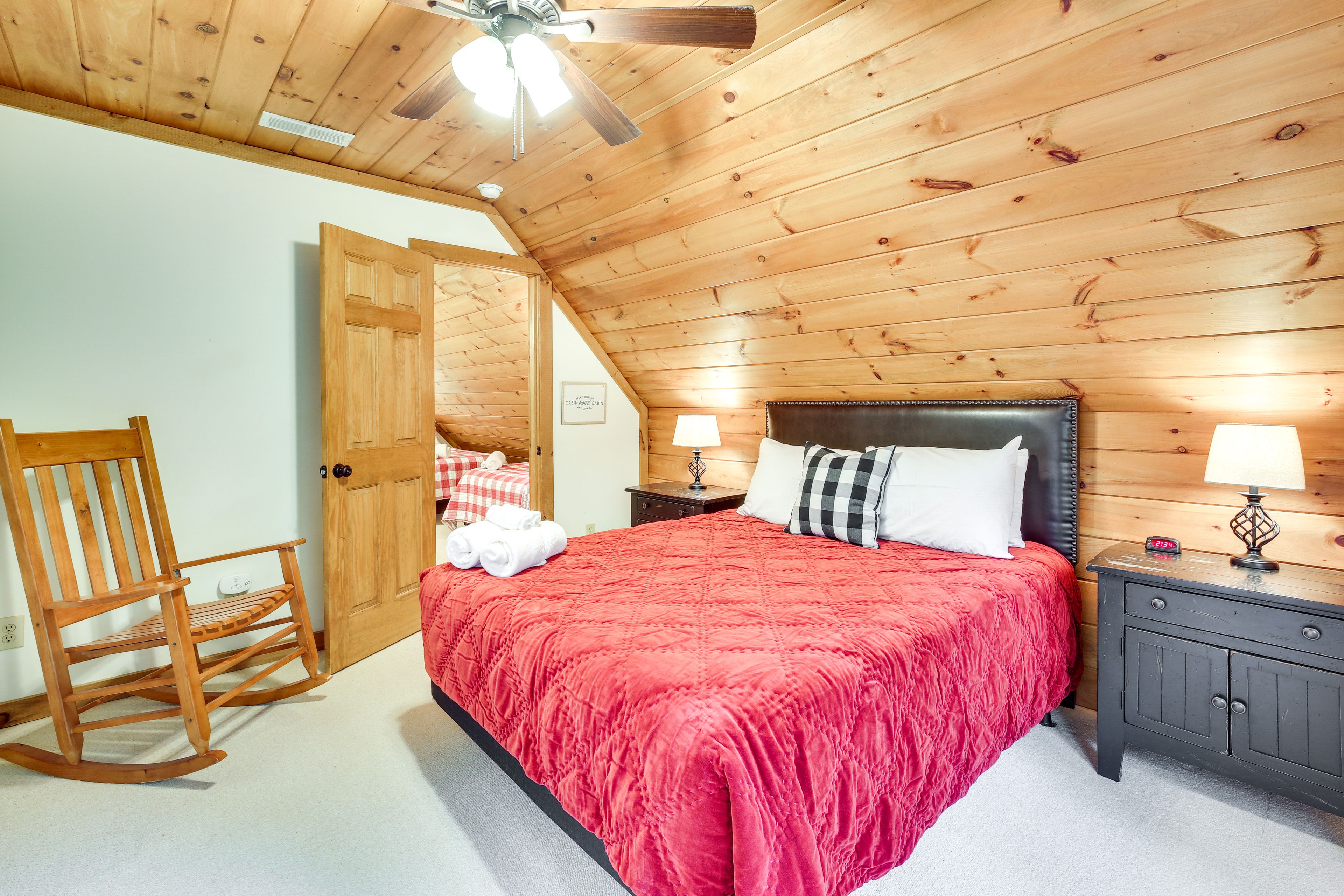 Bedroom 2 | Queen Bed | 2nd Floor