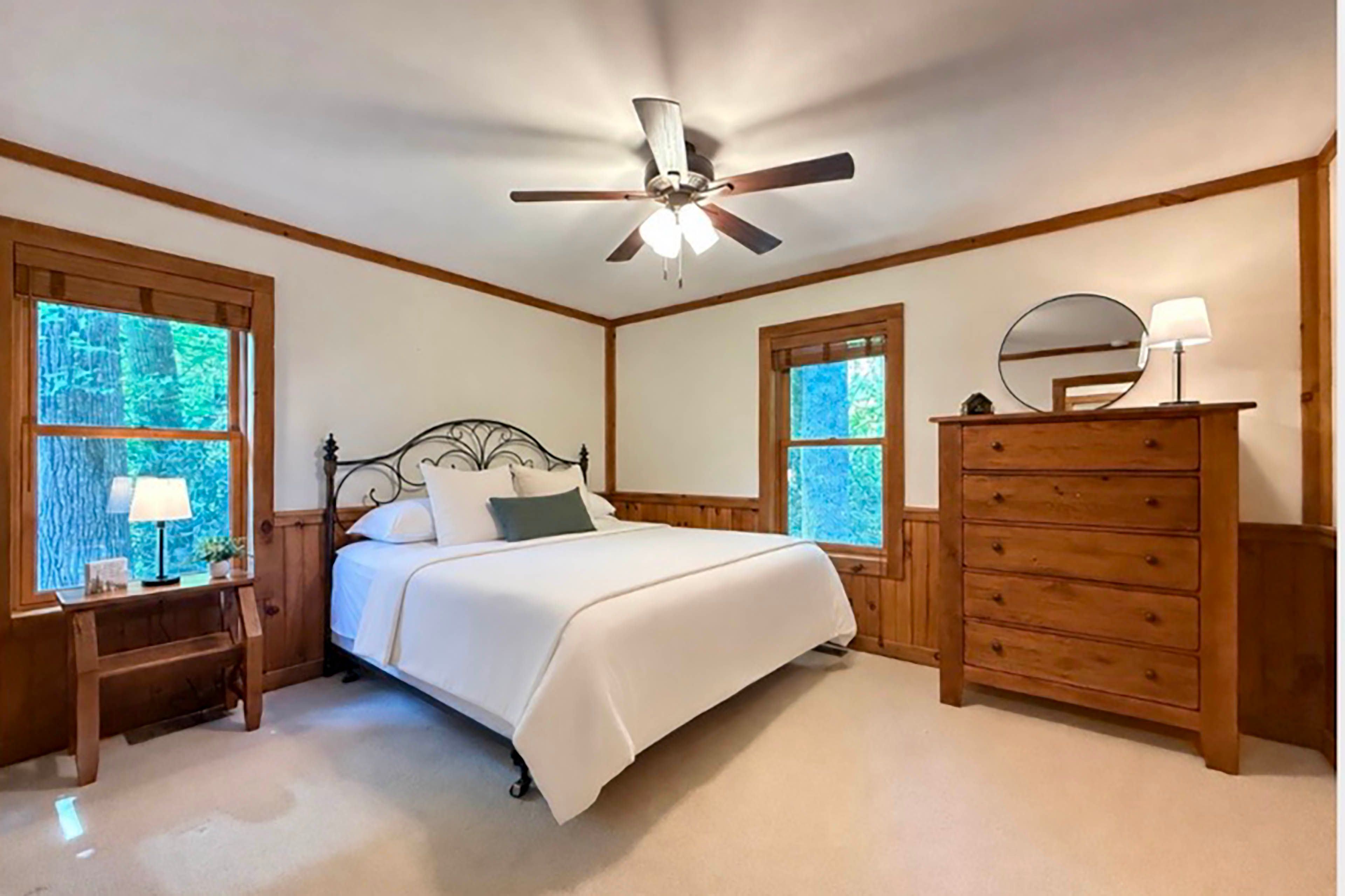 Bedroom 1 | King Bed | 1st Floor