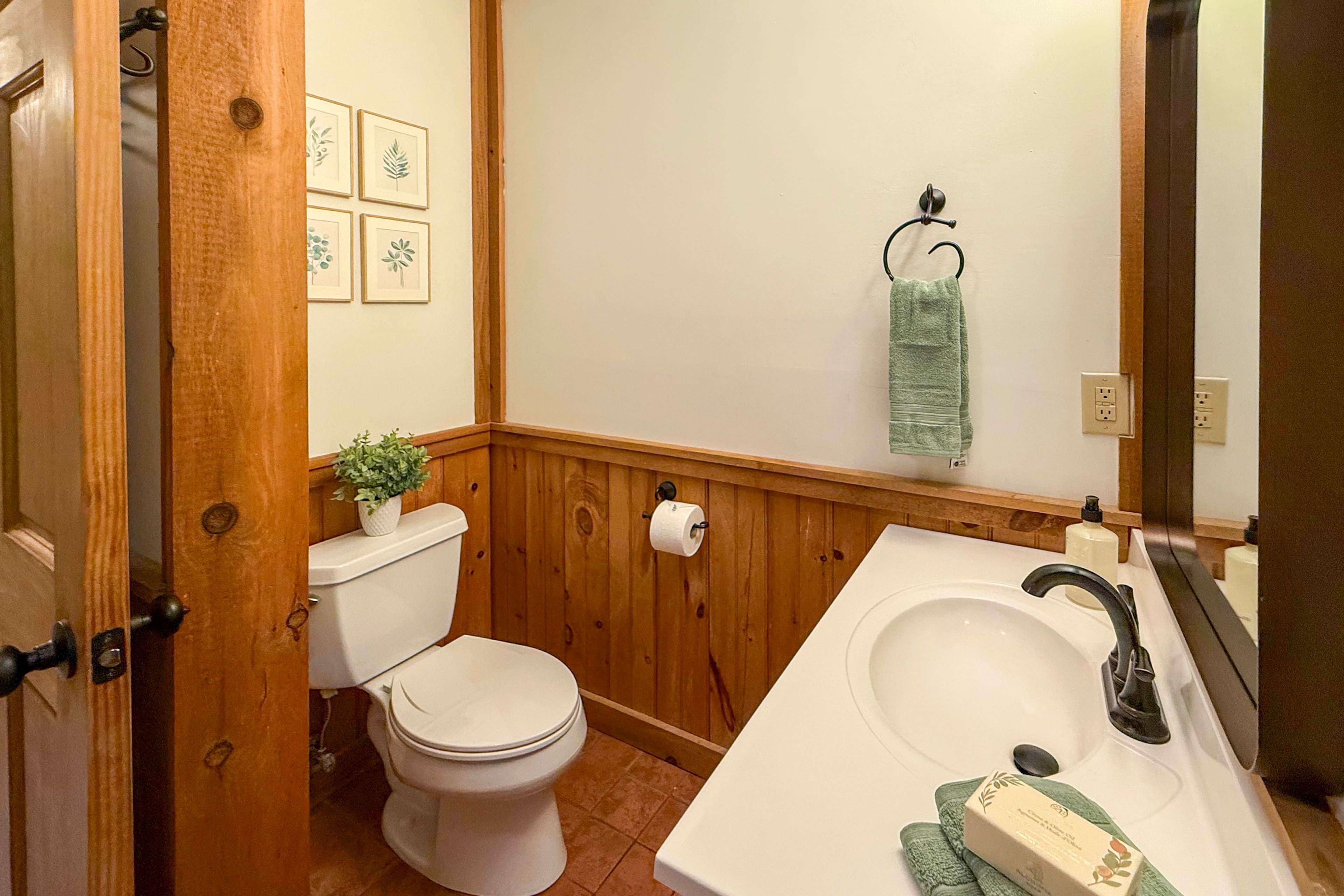 Full Bathroom | 2nd Floor
