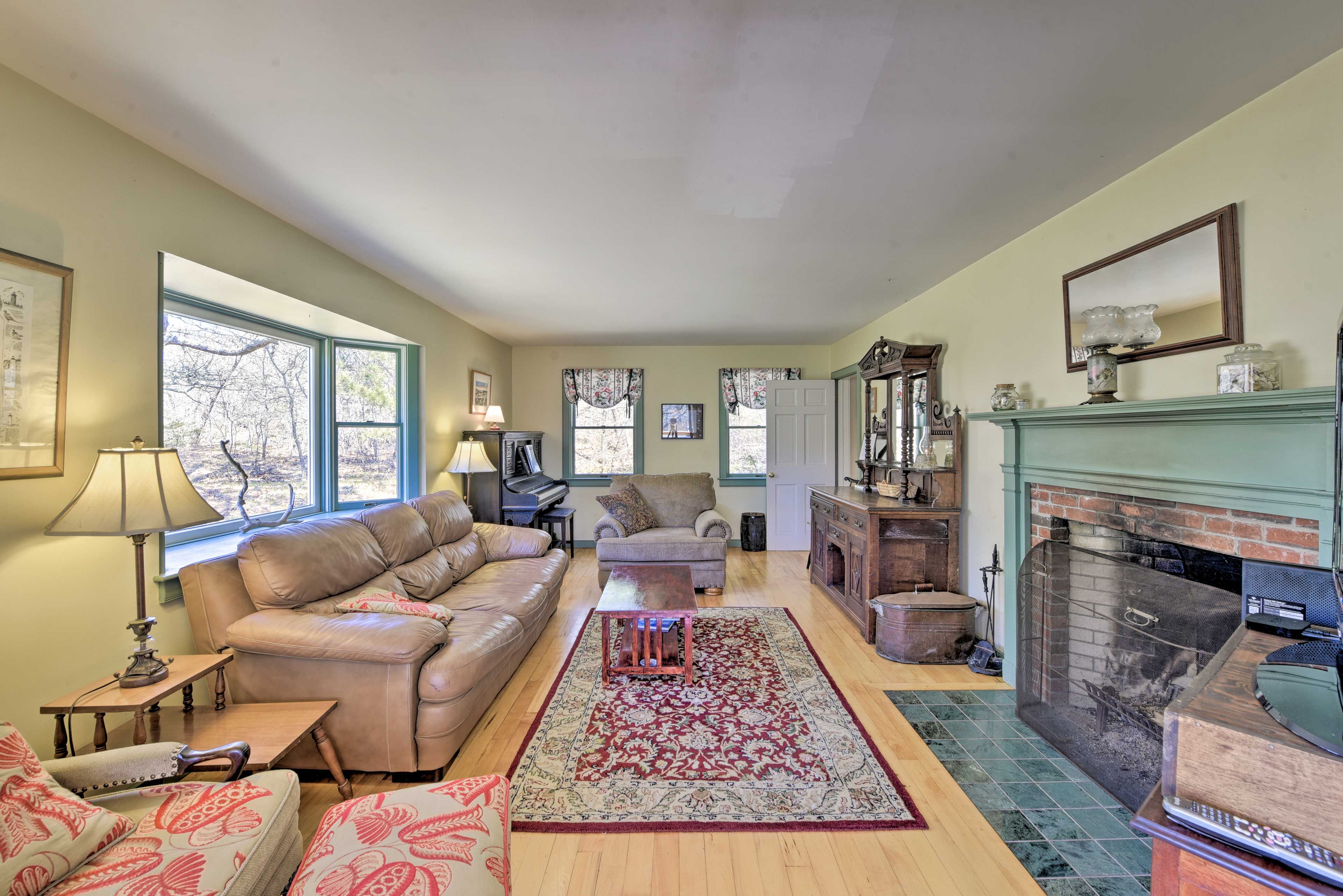 Living Room | Free WiFi