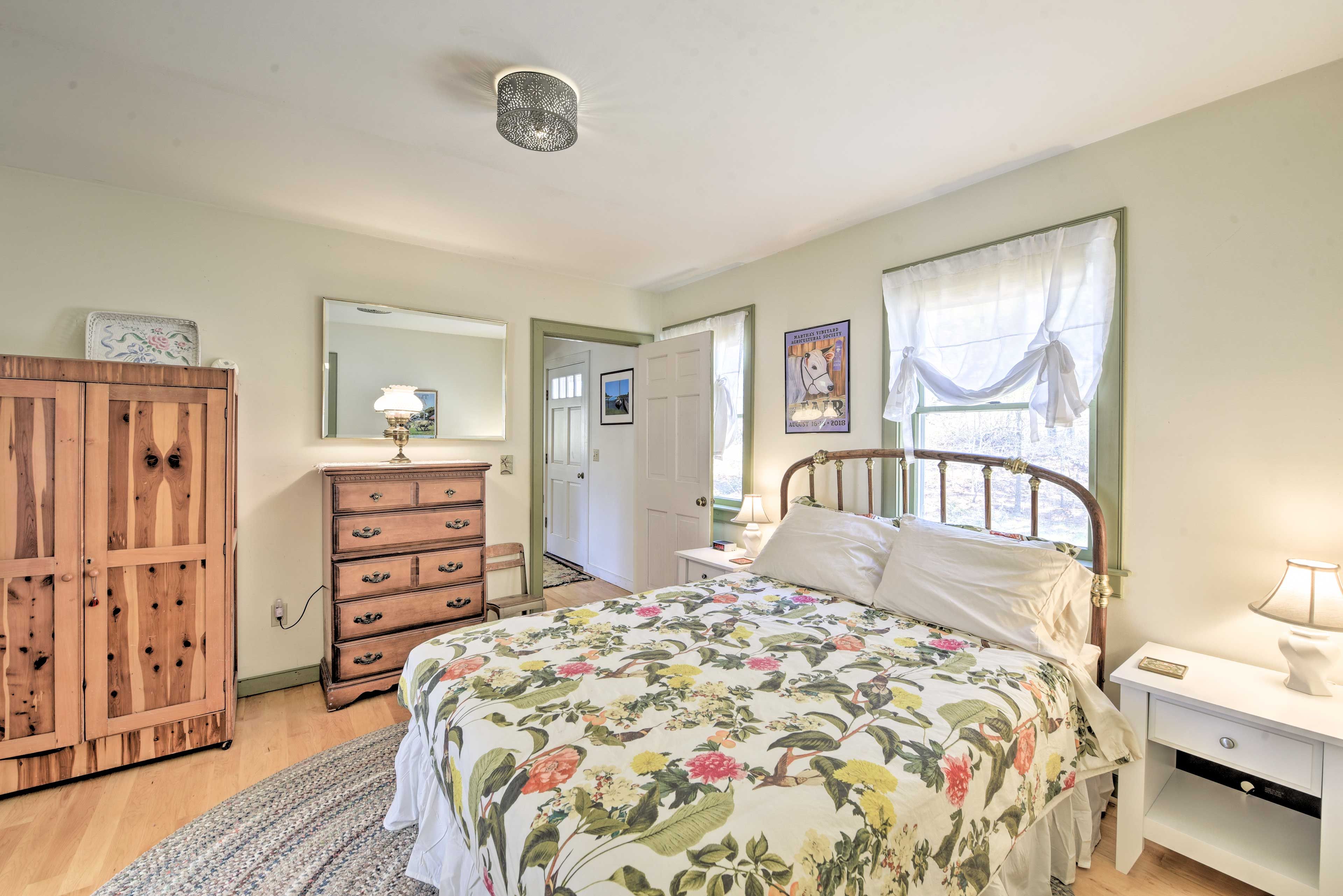 Bedroom 2 | Queen Bed | 1st Floor