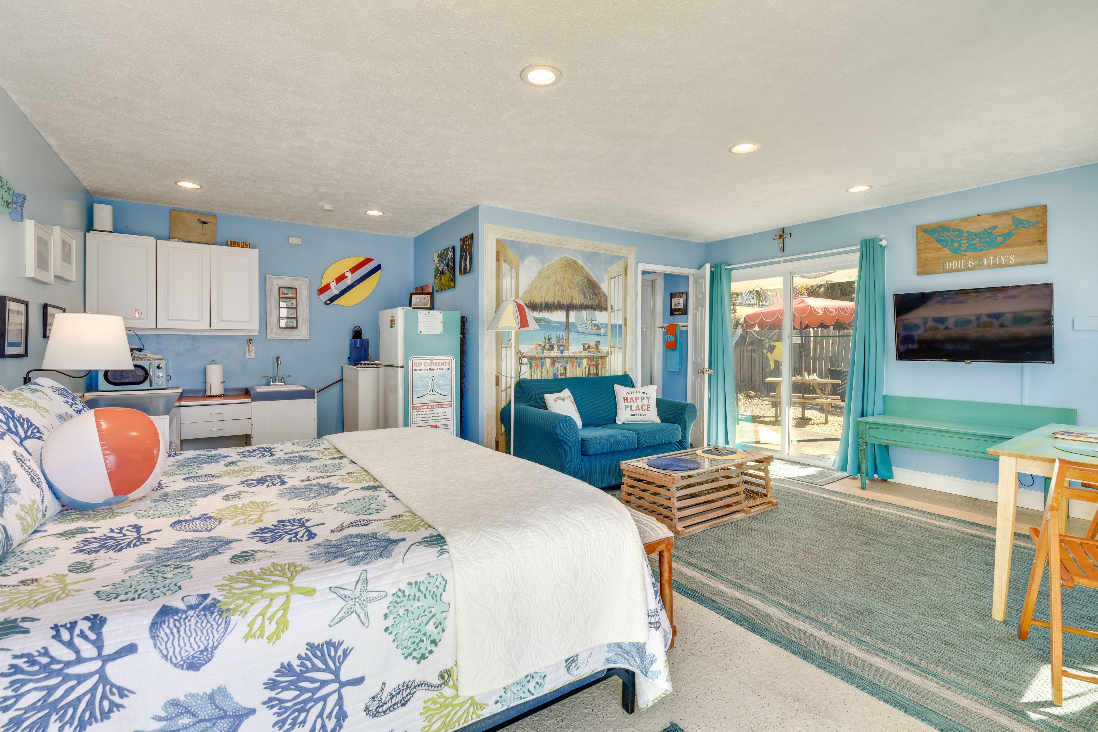 Sleeping Area | King Bed | Linens | A/C