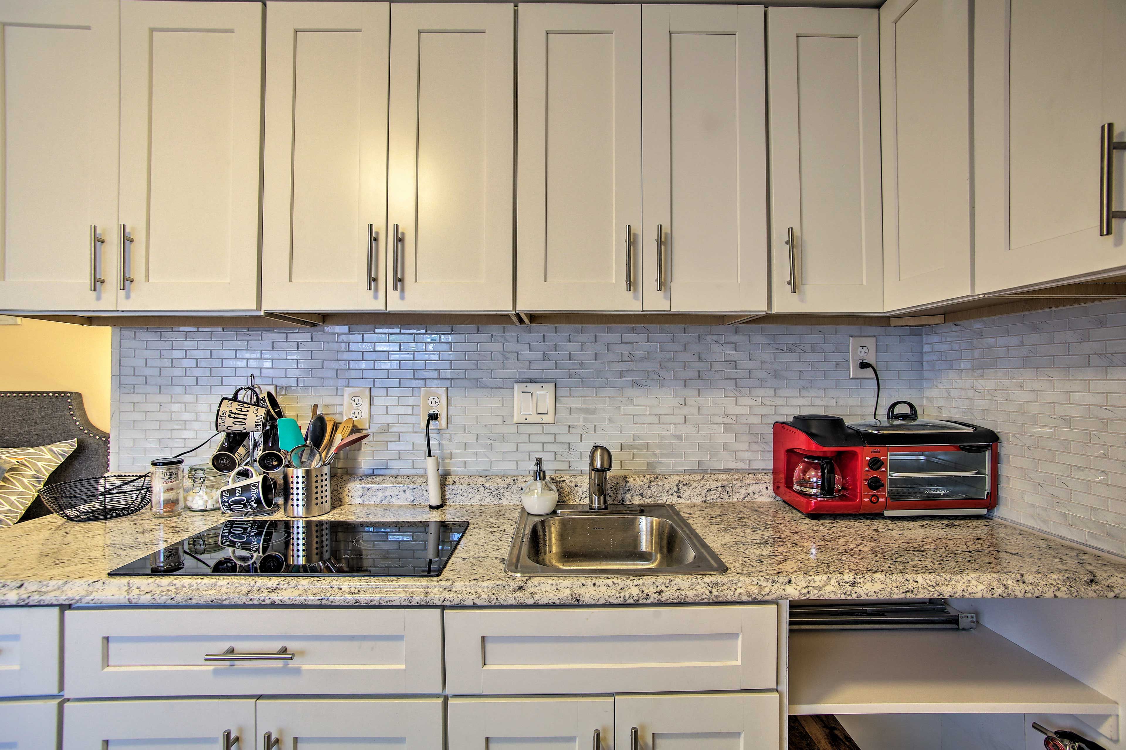Whip up tasty snacks or meals in the well-equipped kitchenette or dine out.