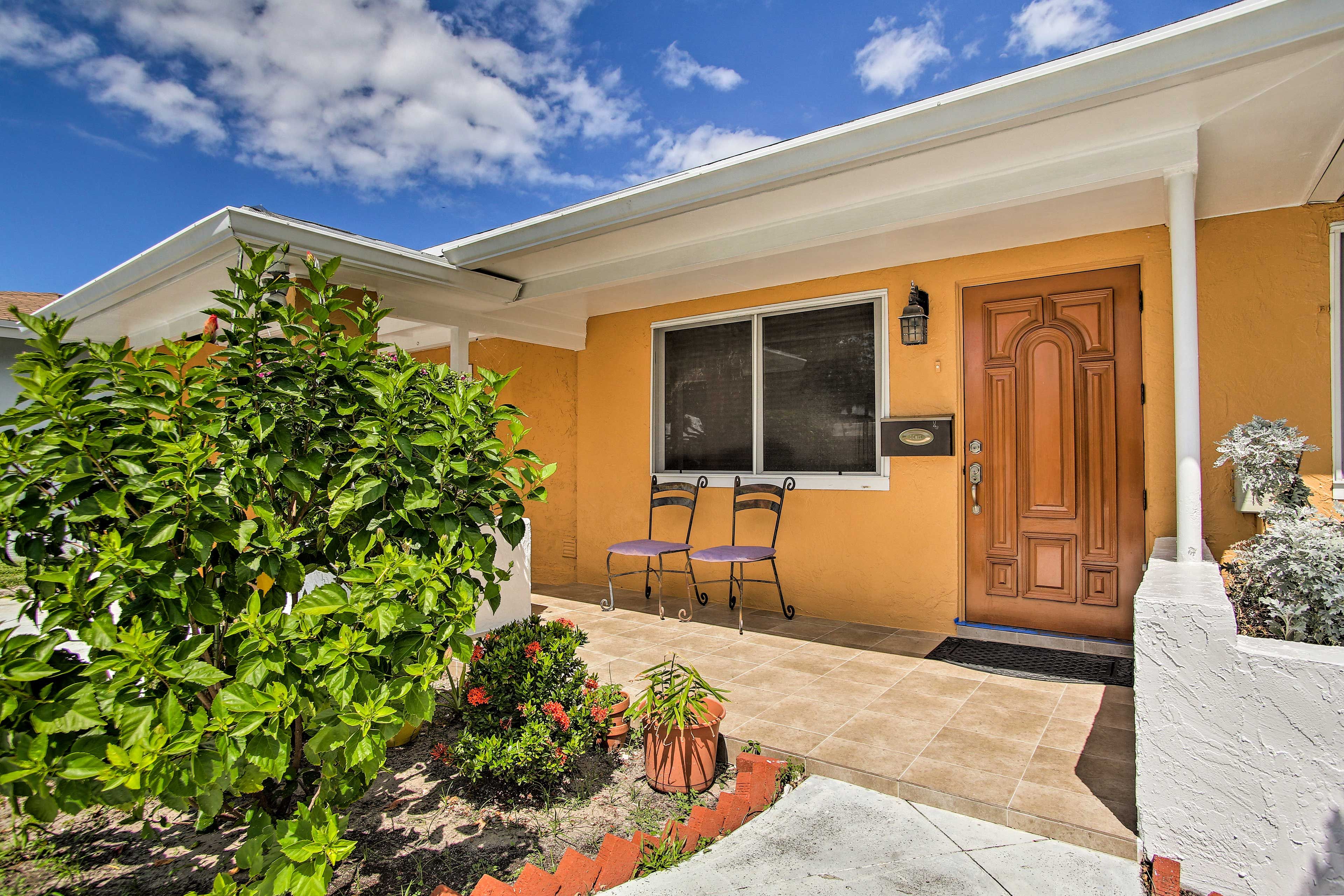 Make this studio vacation rental your Pompano Beach home-away-from-home.