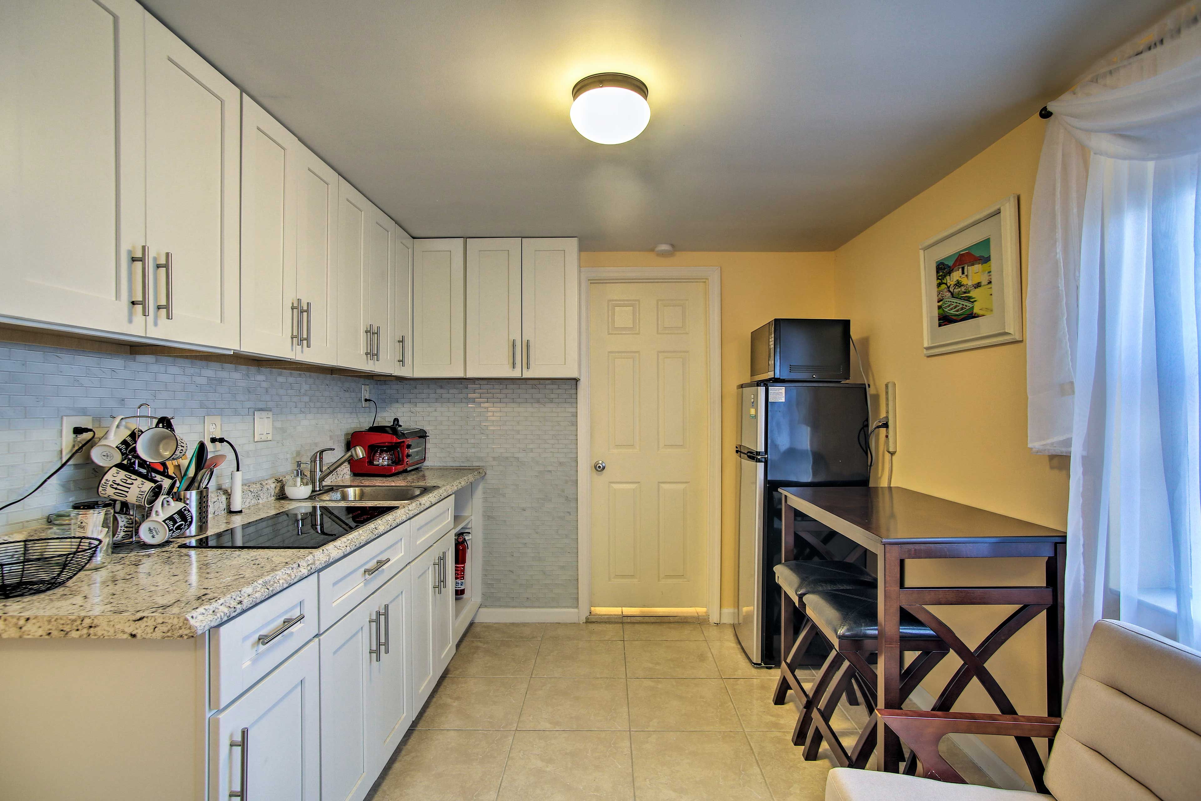 Find restaurants featuring fun happy hours for a cocktail and appetizer.