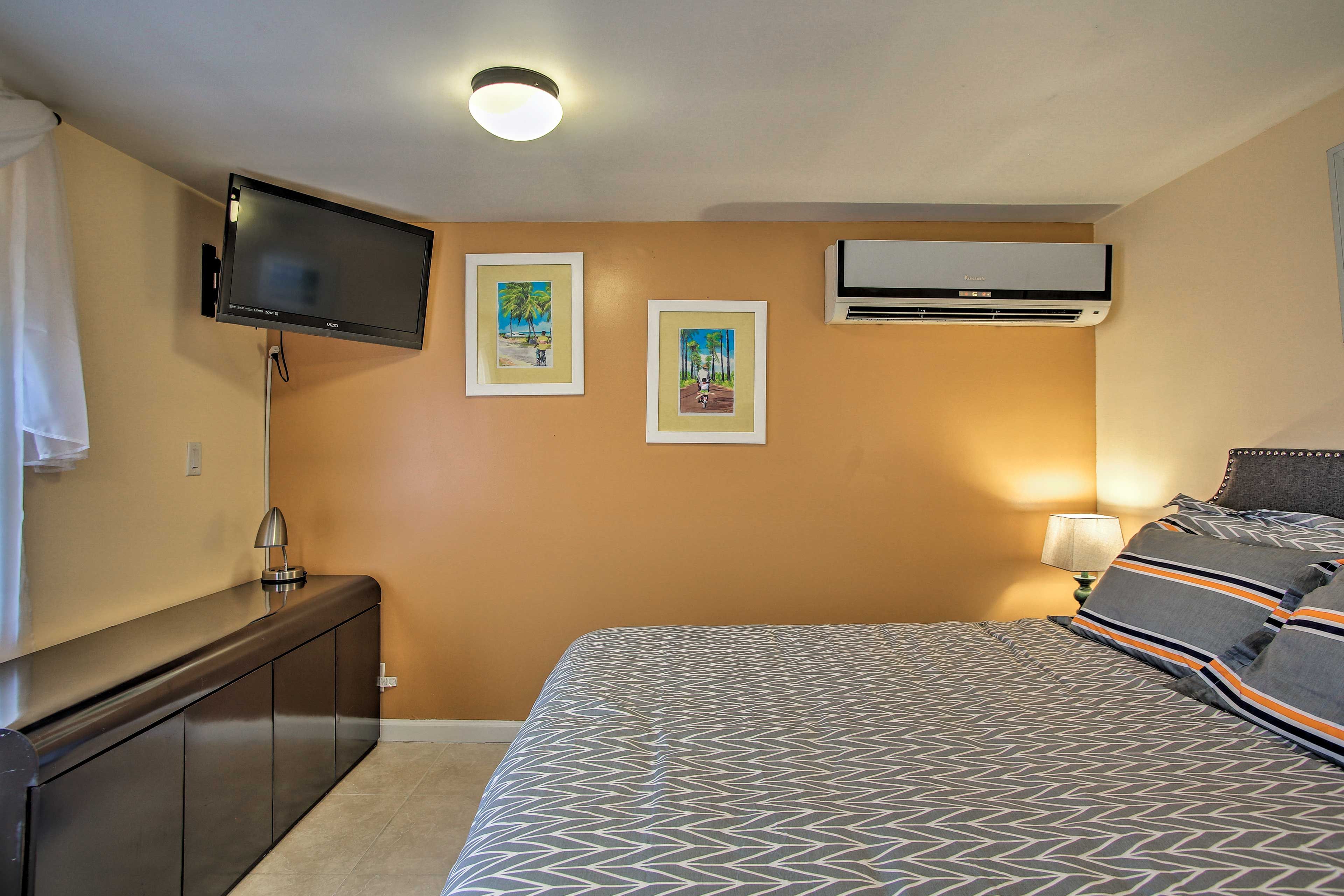 Look forward to returning to this unit after a fun-filled day at the beach.