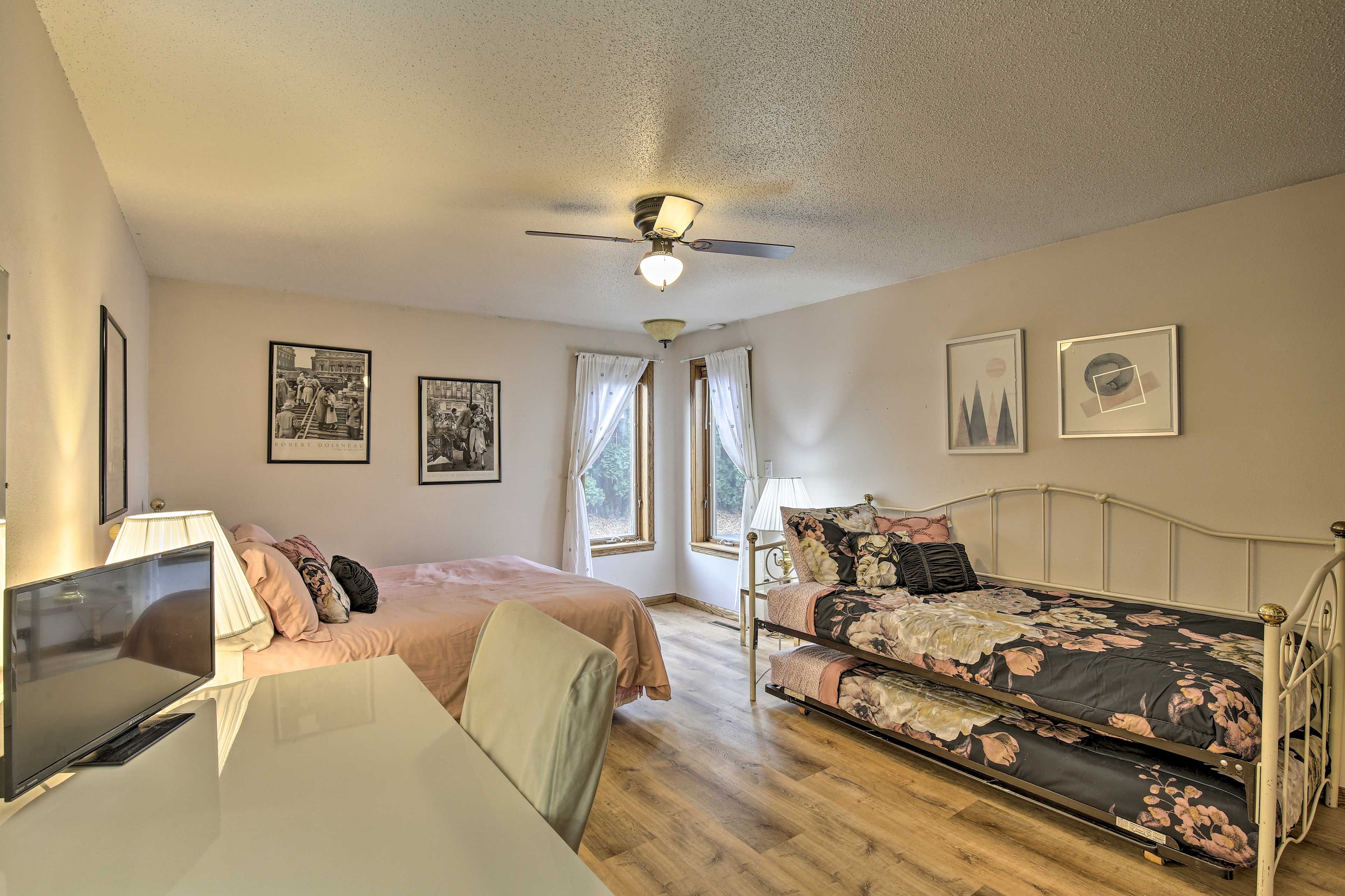 Bedroom 3 | Queen Bed | Twin Daybed w/ Twin Trundle