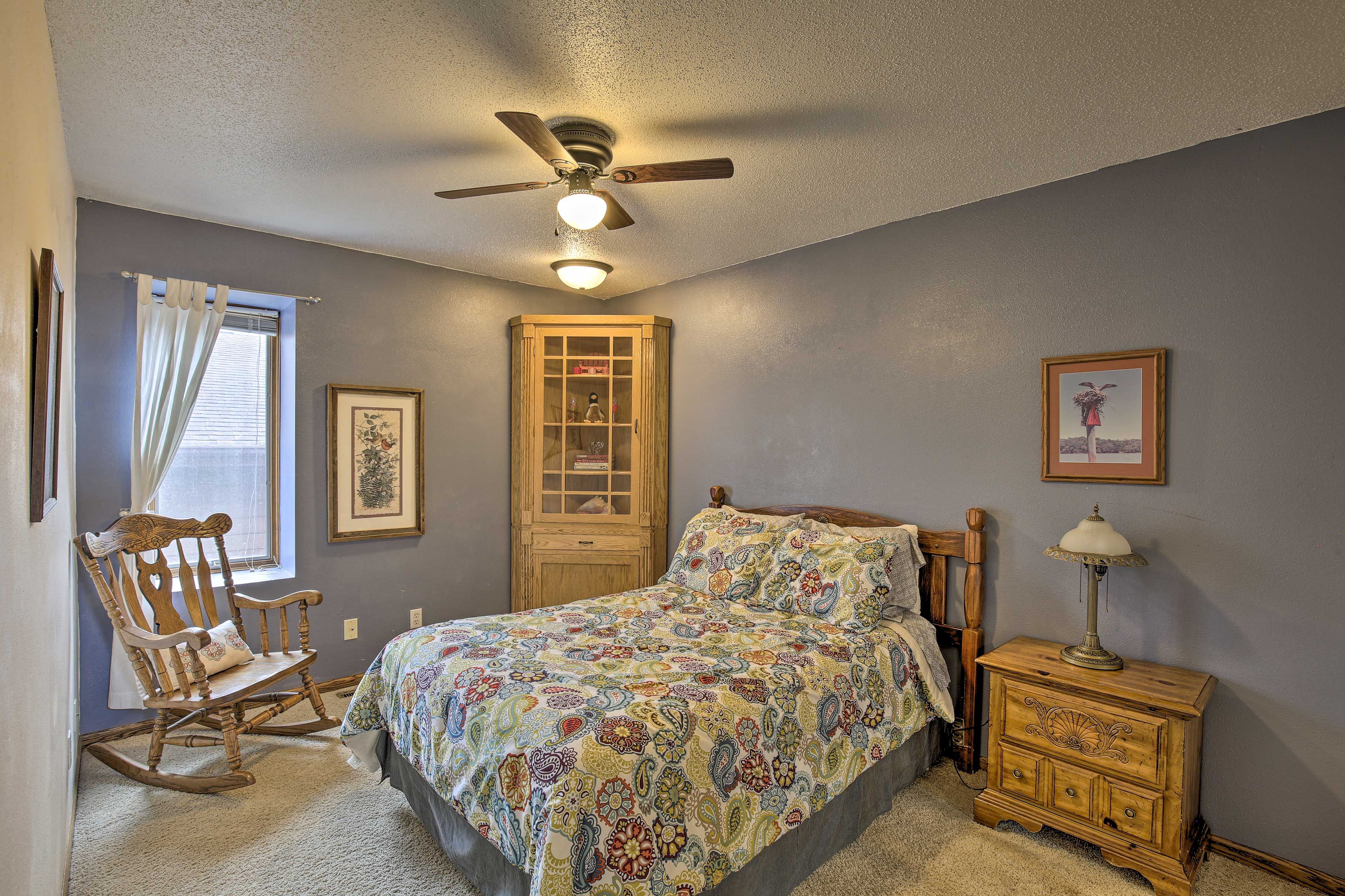 Bedroom 2 | Queen Bed
