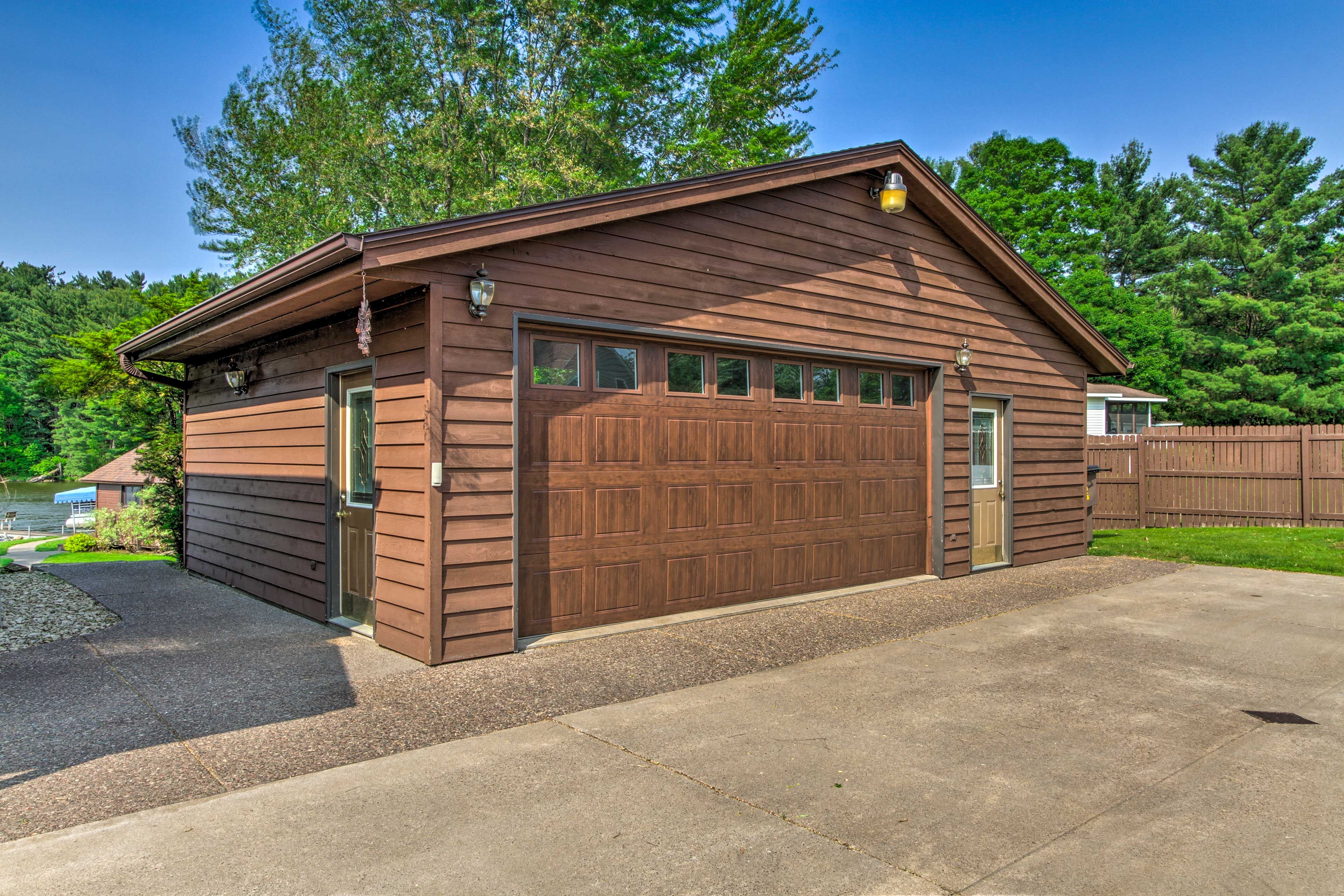 Garage (2 vehicles) | Driveway (4 vehicles)