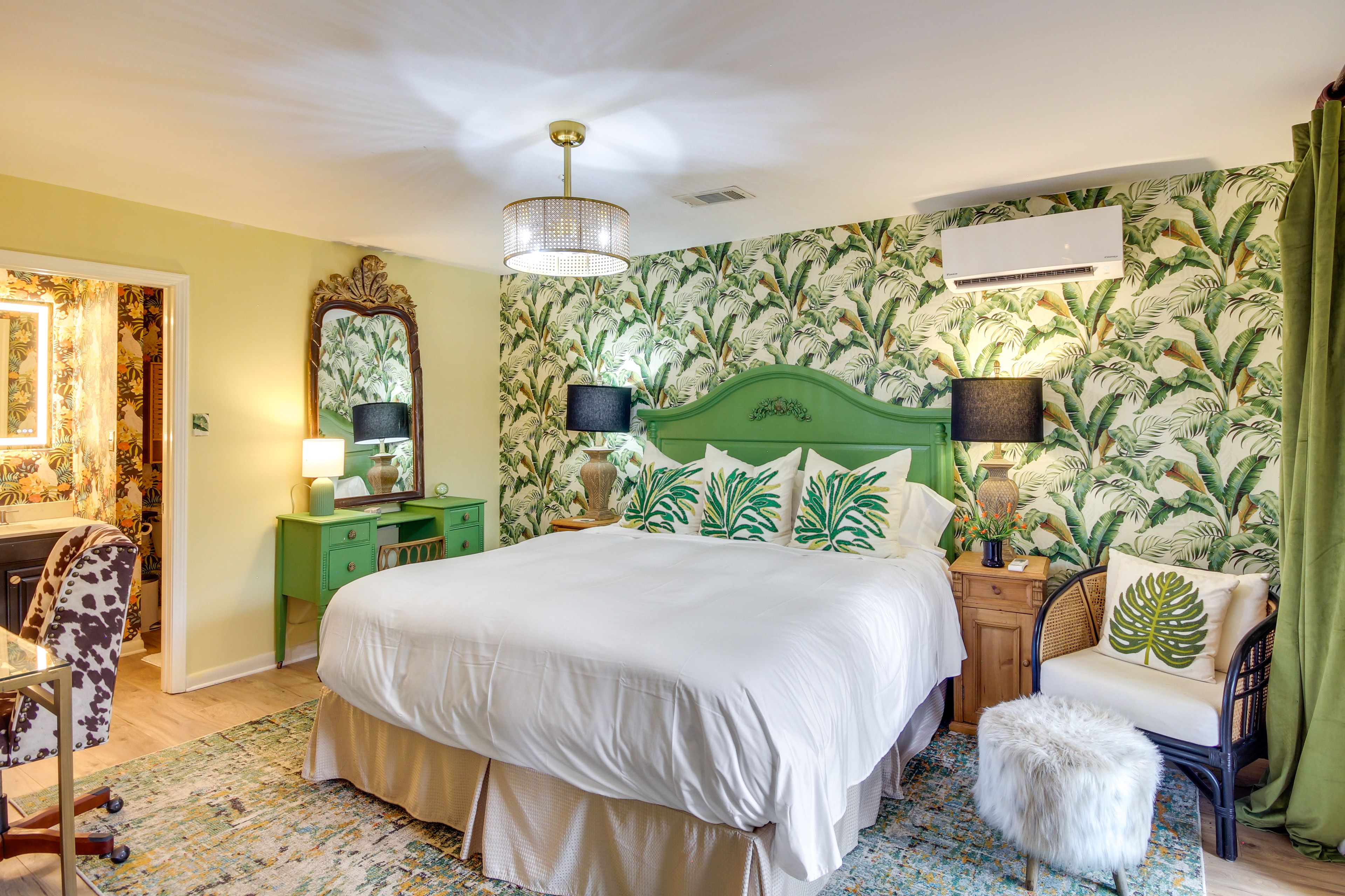 Bedroom 1 | King Bed