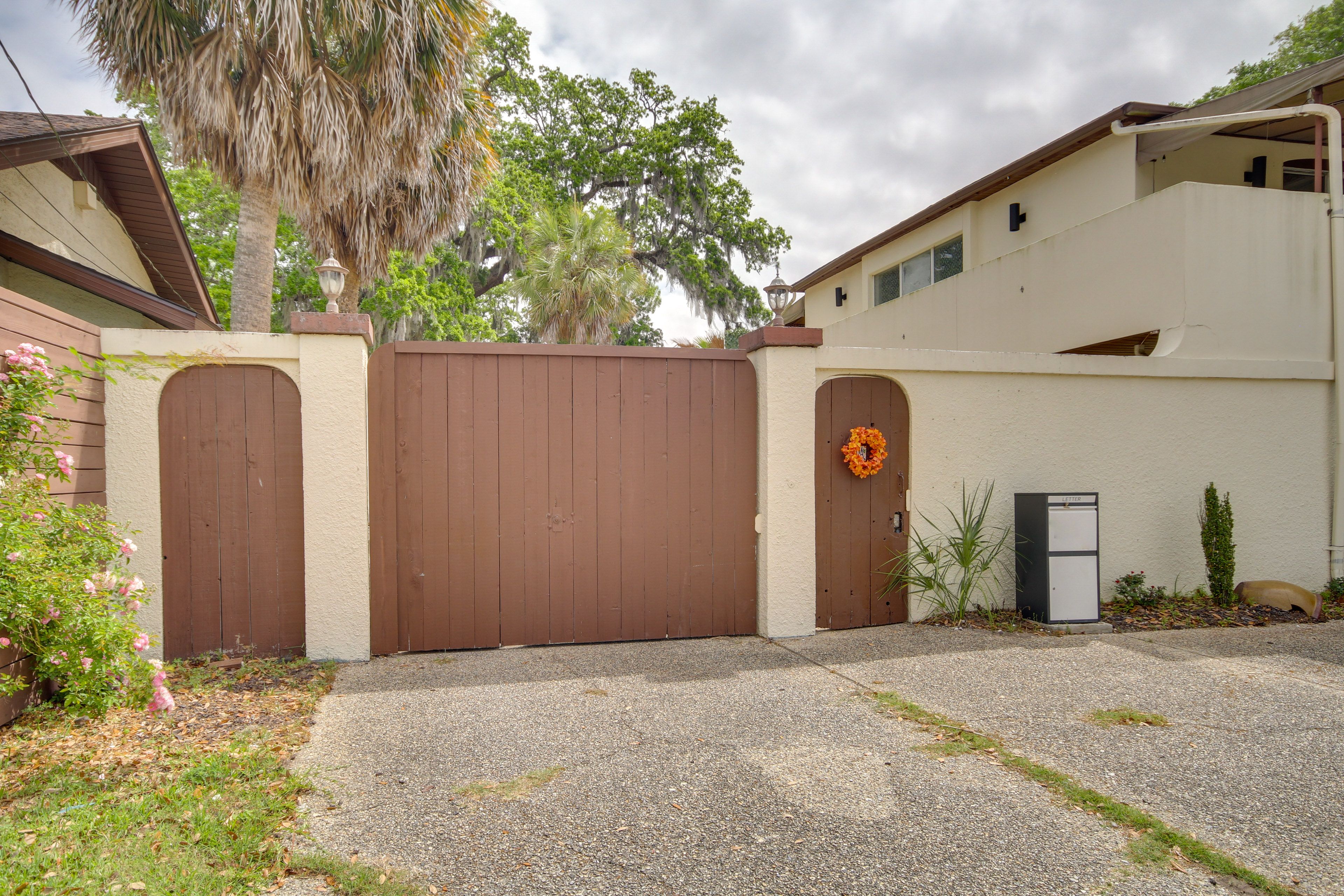 Shared Driveway Parking (2 Vehicles)
