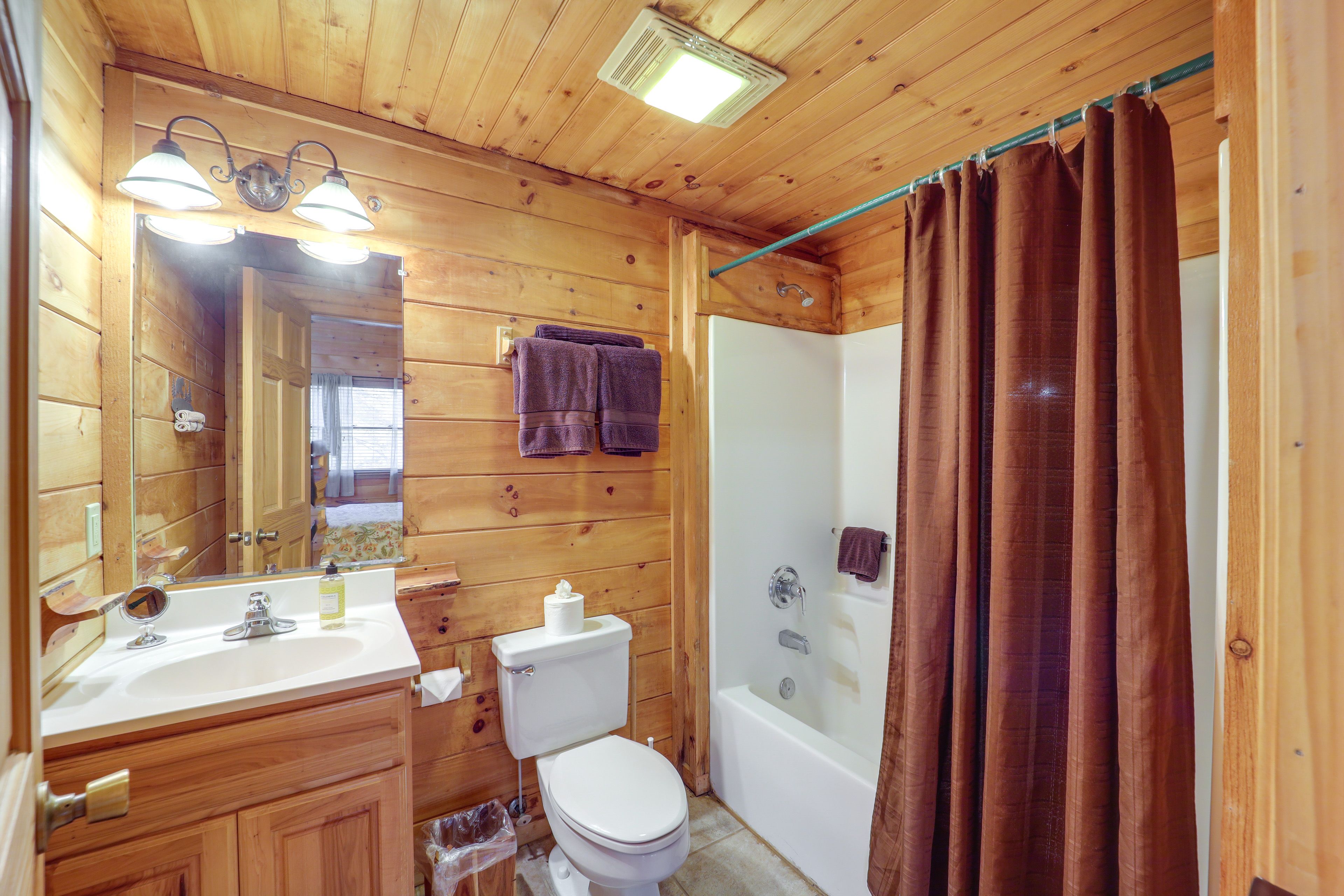 Full Bathroom | Towels & Linens Provided