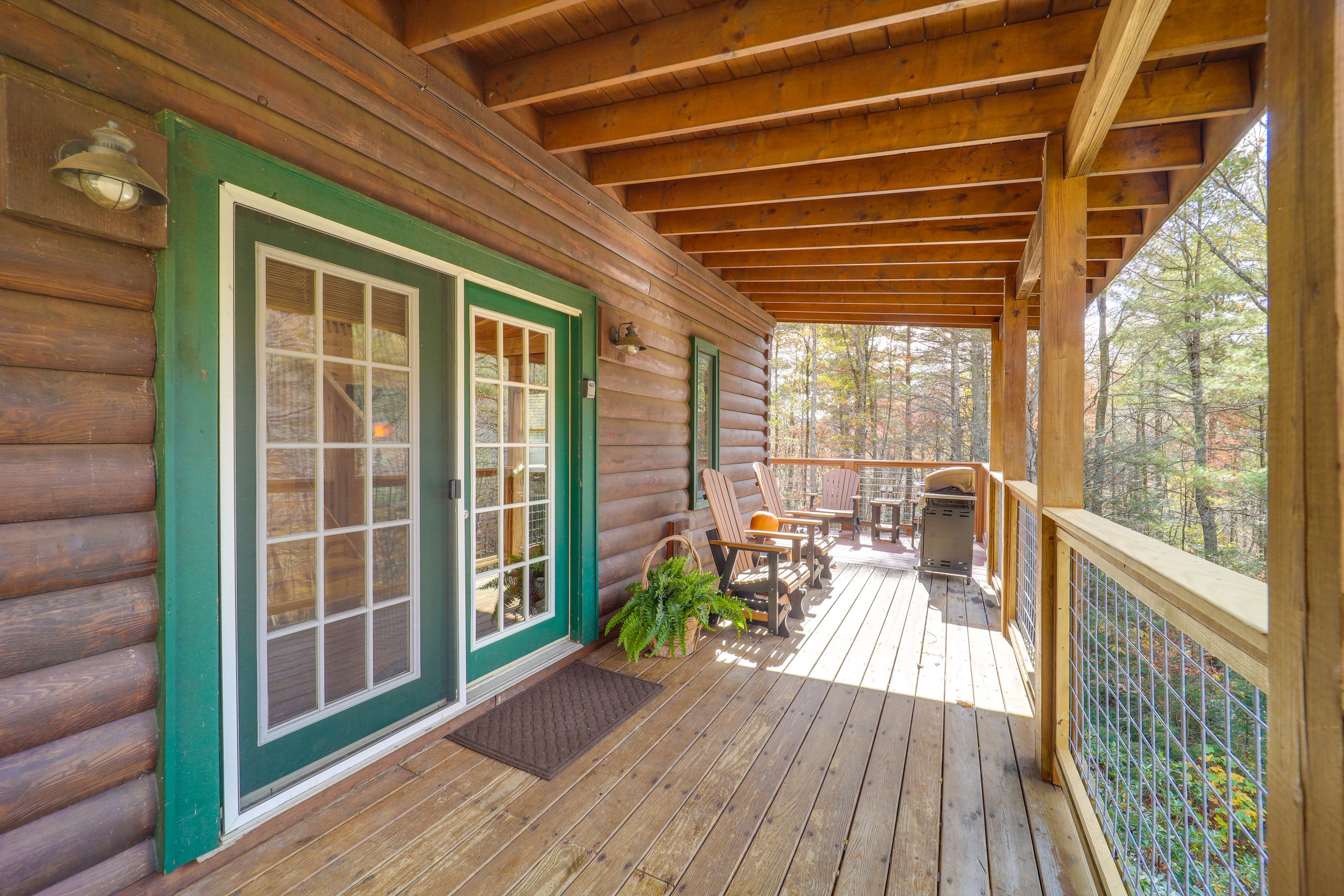 Upper Deck | Gas Grill | Outdoor Dining