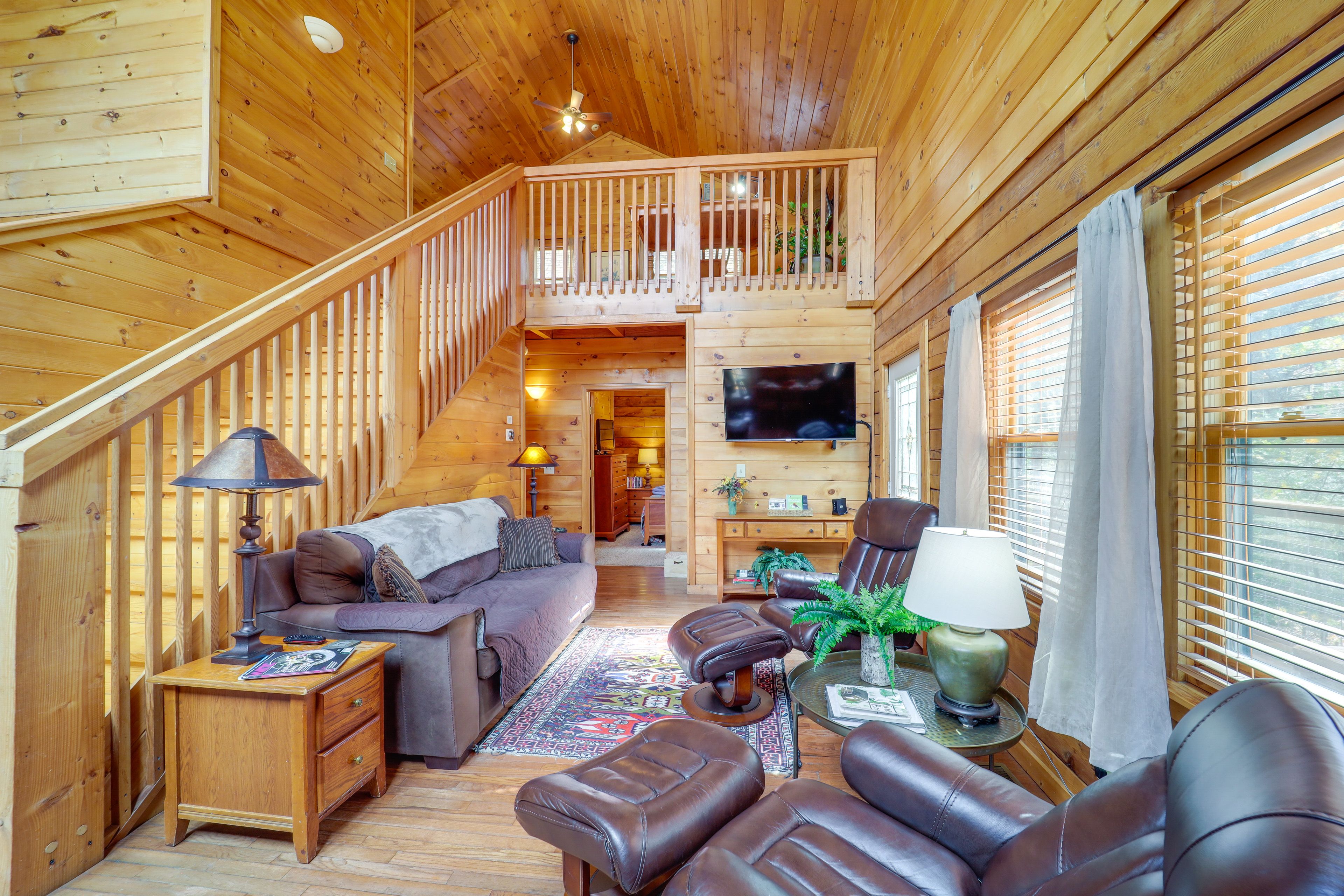 Living Room | Free WiFi | Sleeper Sofa